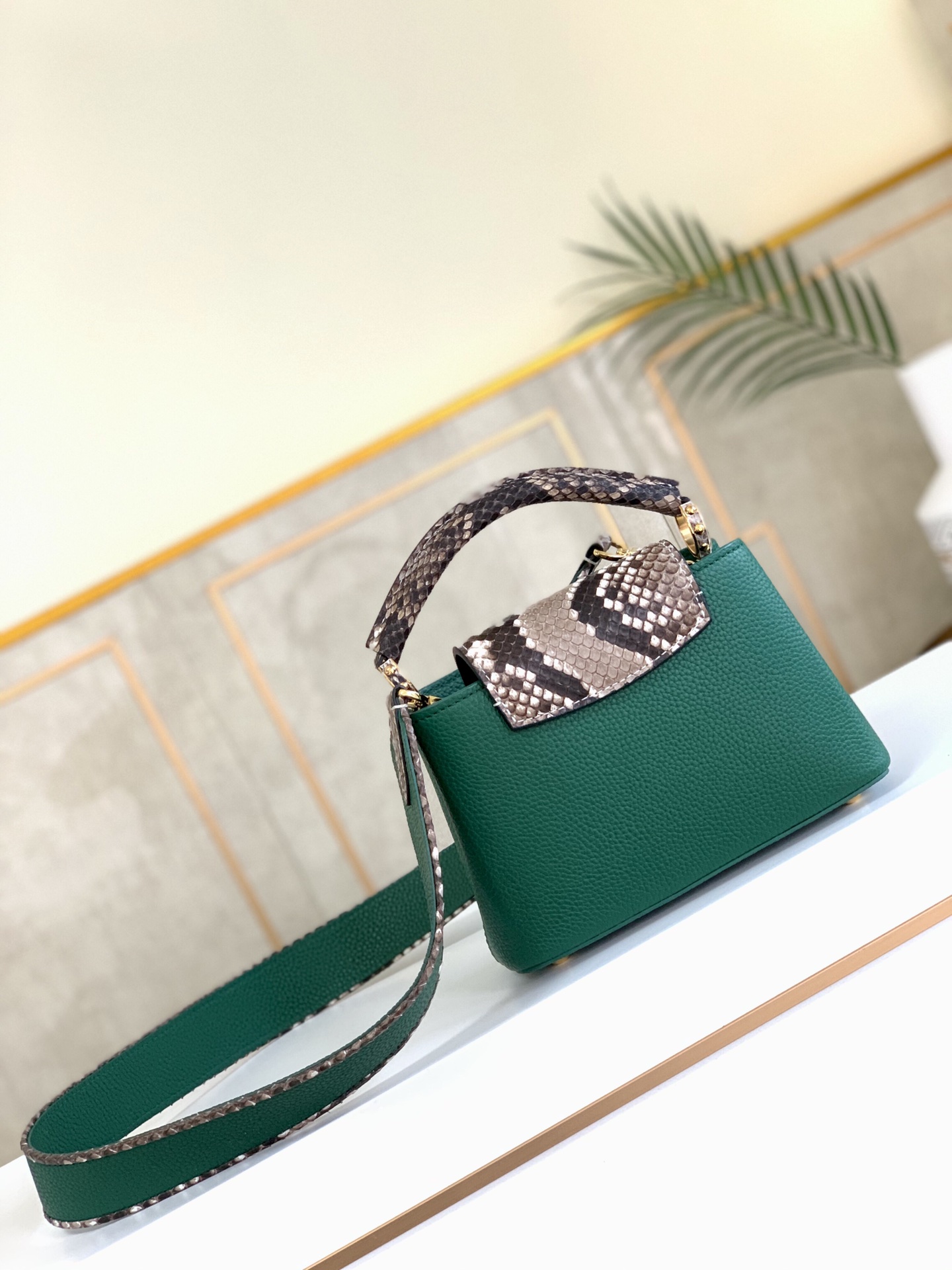 L*ouis V*uitton Top Bag 21x14x8cm