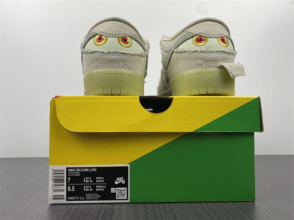 from Nike SB Dunk Low “Mummy DM0774-111