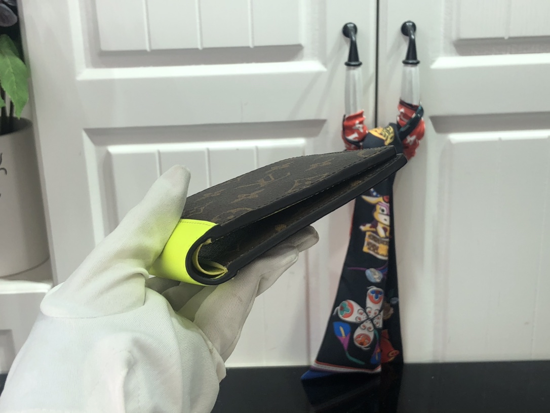 L*ouis V*uitton Bag Top Quality 11.5*9*1.5CM