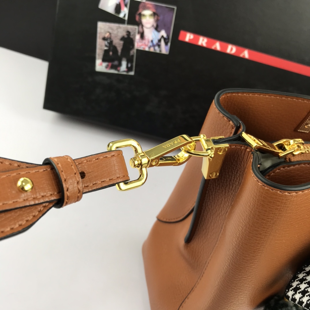 P*rada Top Bag 30*22*12cm