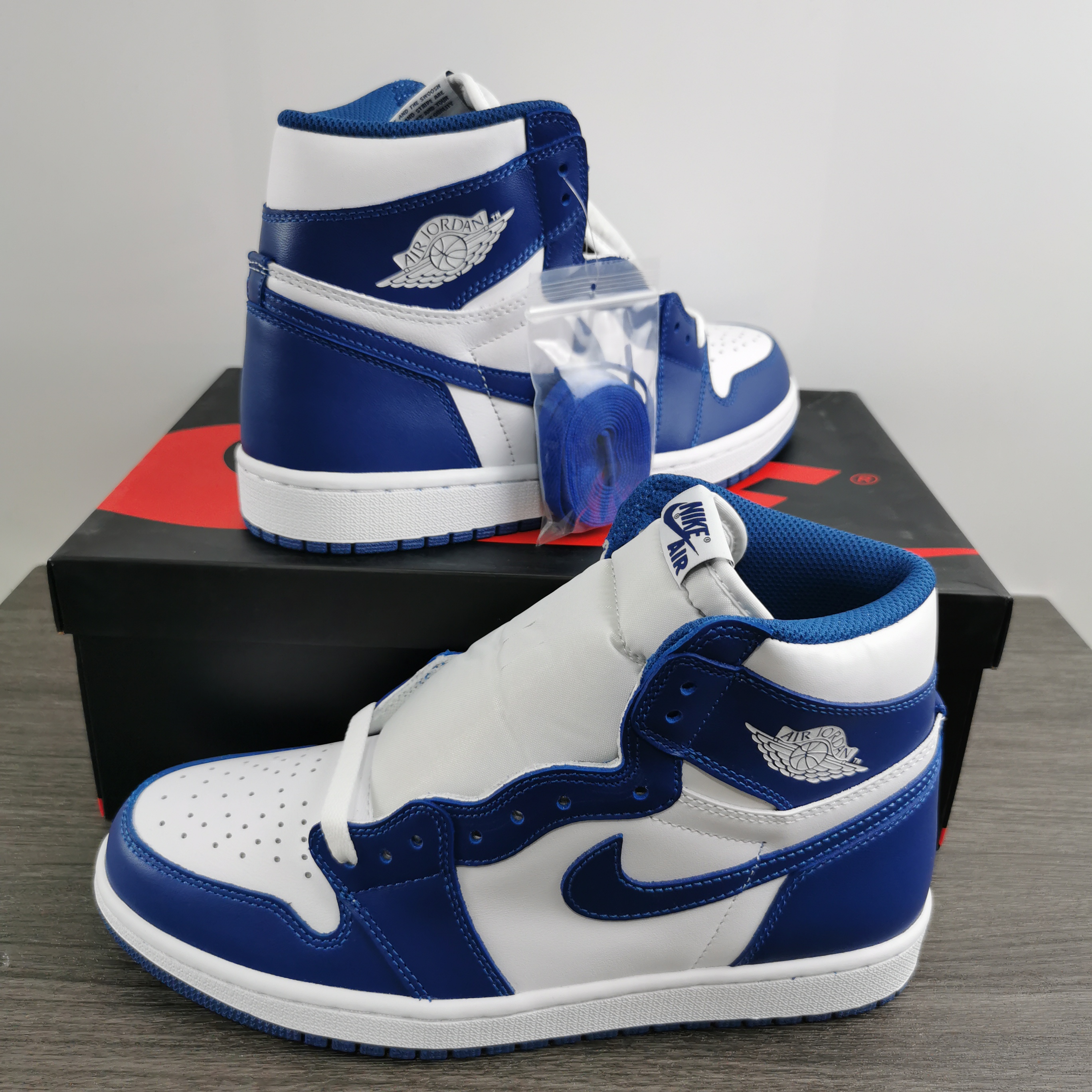 Air Jordan 1 Retro High 555088-127