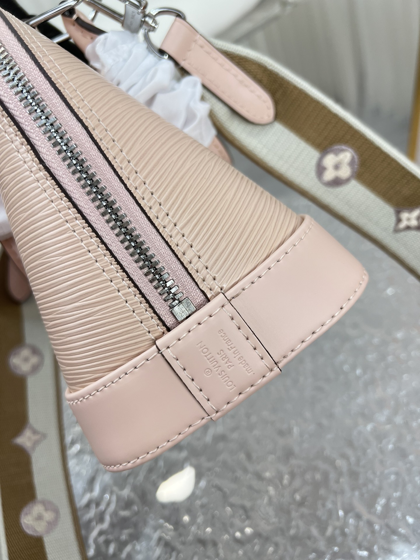 L*ouis V*uitton Top Bag 23.5*17.5*11.5cm