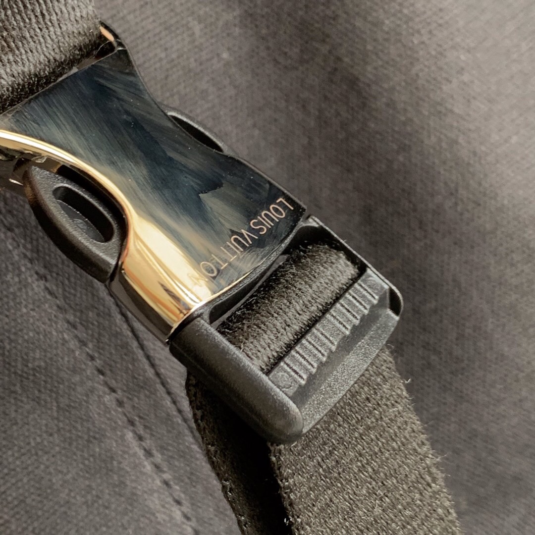 L*ouis V*uitton Luggage