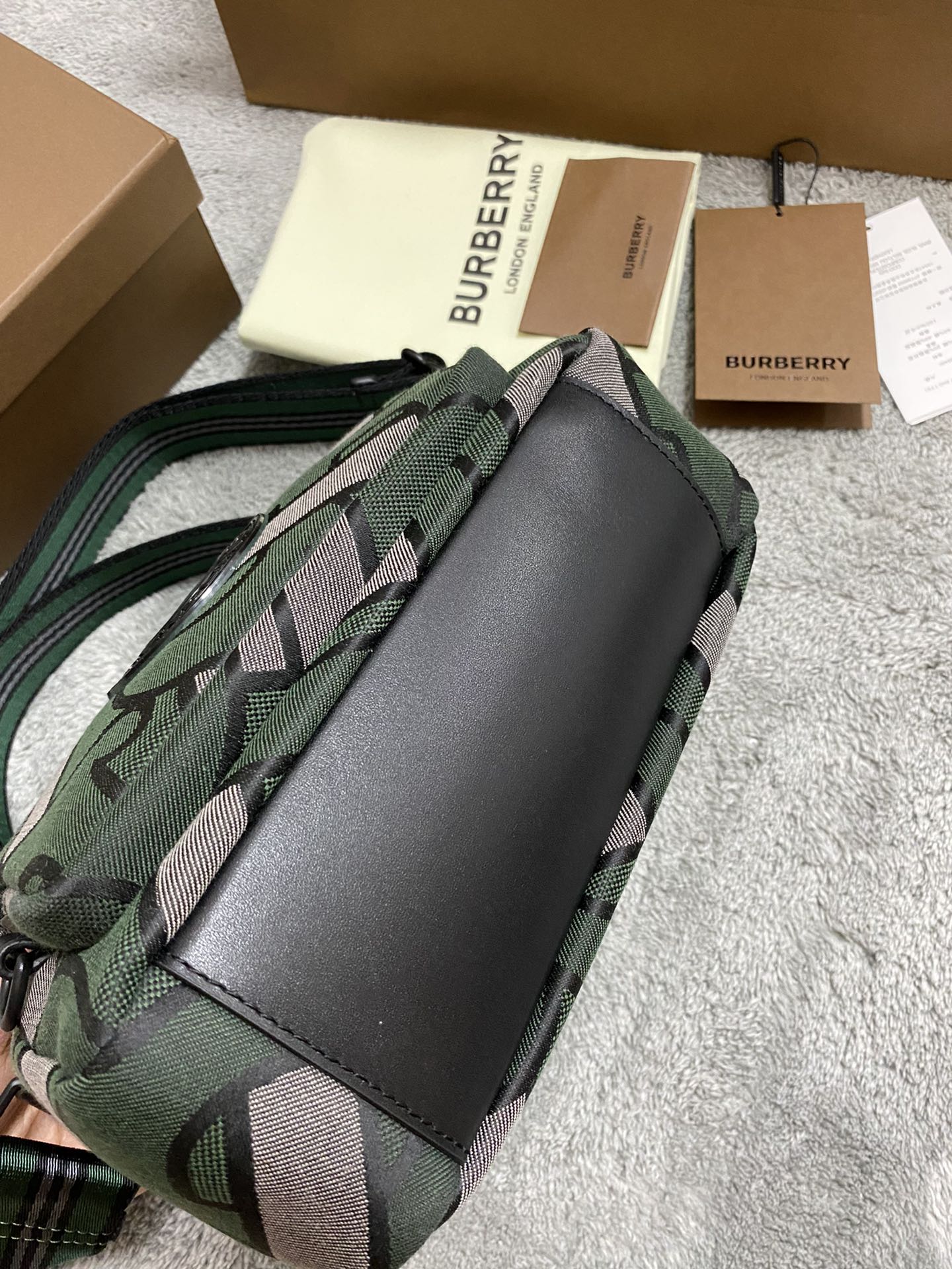 B*urberry Bag Top Quality 23*15*7cm