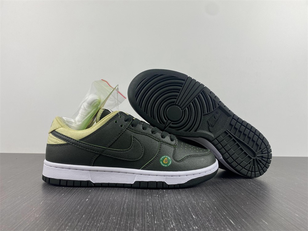 from Nike DUNK LOW LX DM7606 300