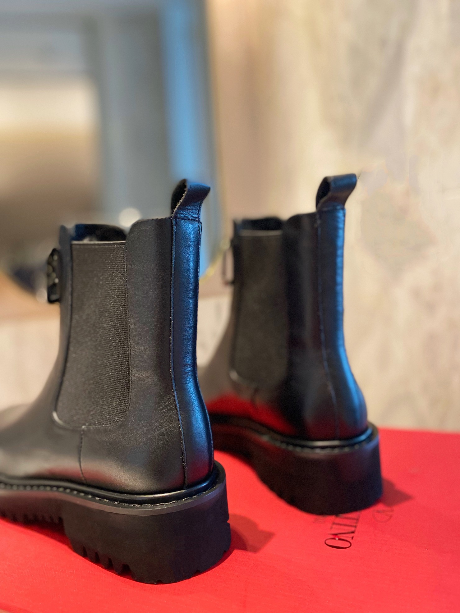 Women 𝑉*𝐴𝐿𝐸𝑁𝑇𝐼𝑁𝑂 Top Sneakers