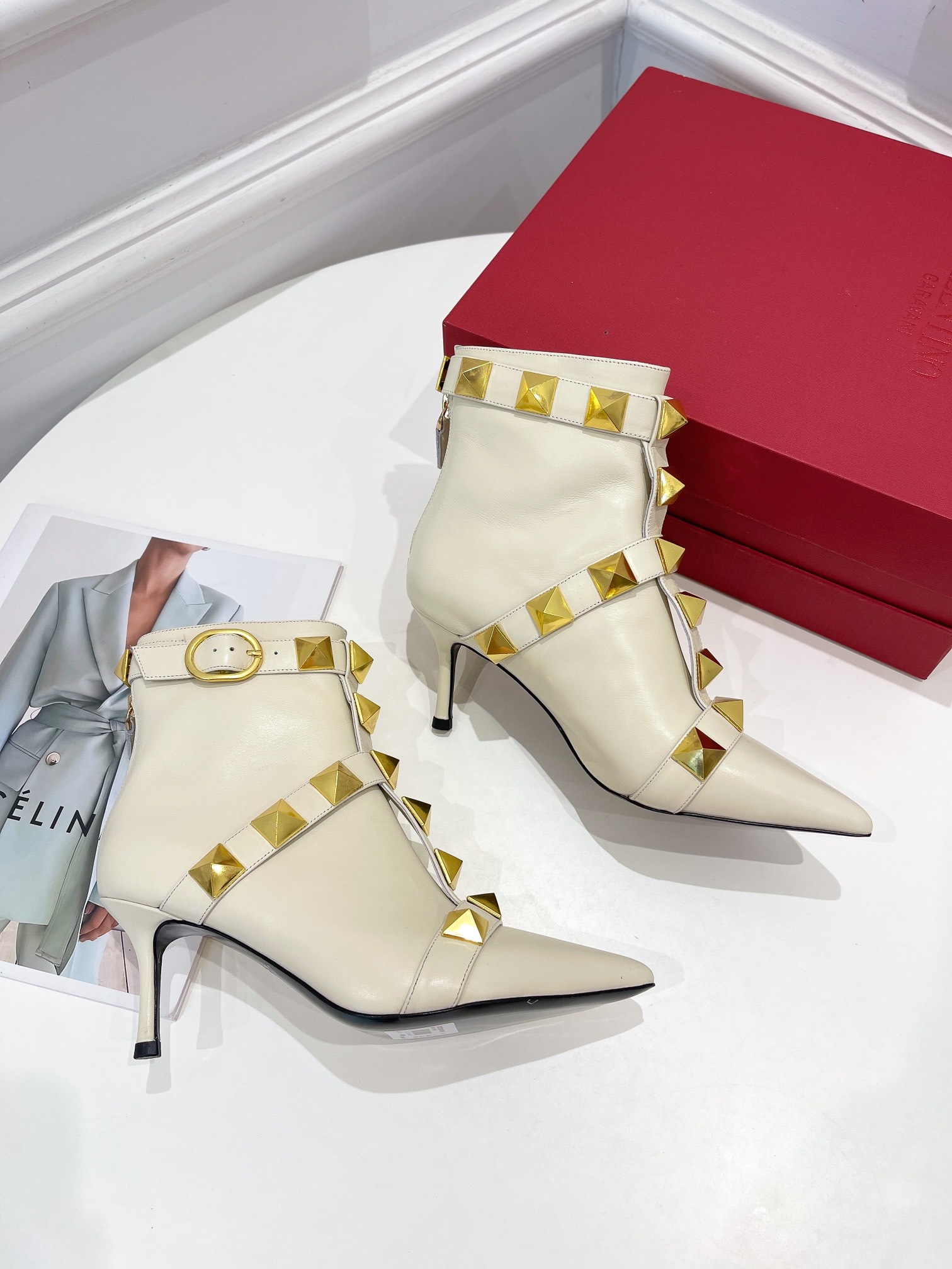 Women 𝑉*𝐴𝐿𝐸𝑁𝑇𝐼𝑁𝑂 Top Sneakers