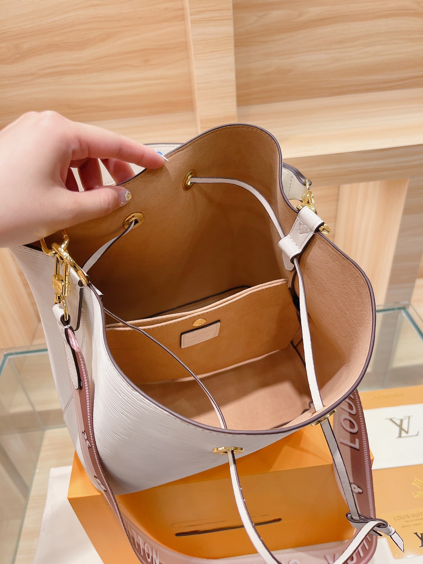 L*ouis V*uitton Top Bag 25*26cm