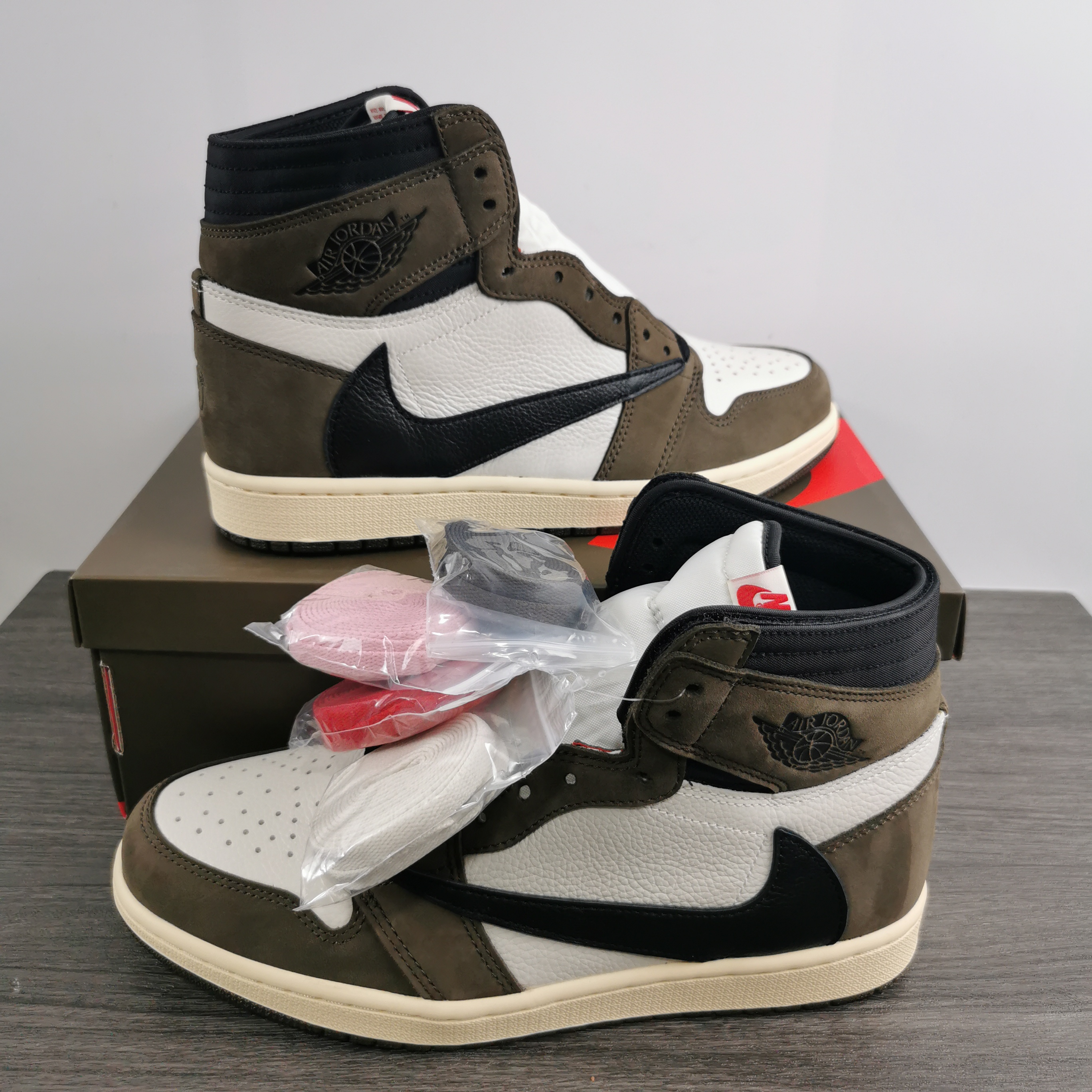 Air Jordan 1 Retro High Travis Scott CD4487-100