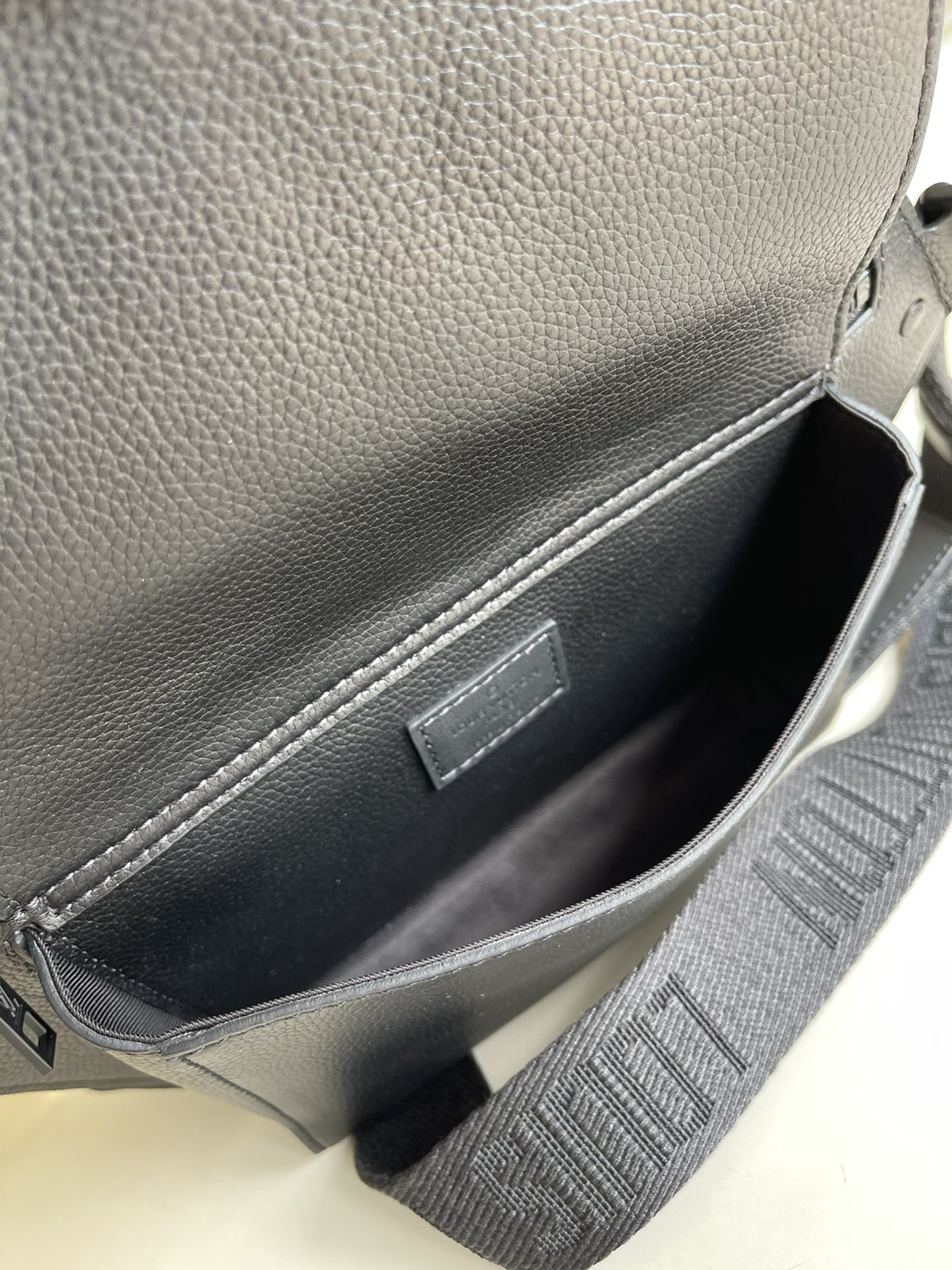 L*ouis V*uitton Bag Top Quality 30 x 16 x 3 cm