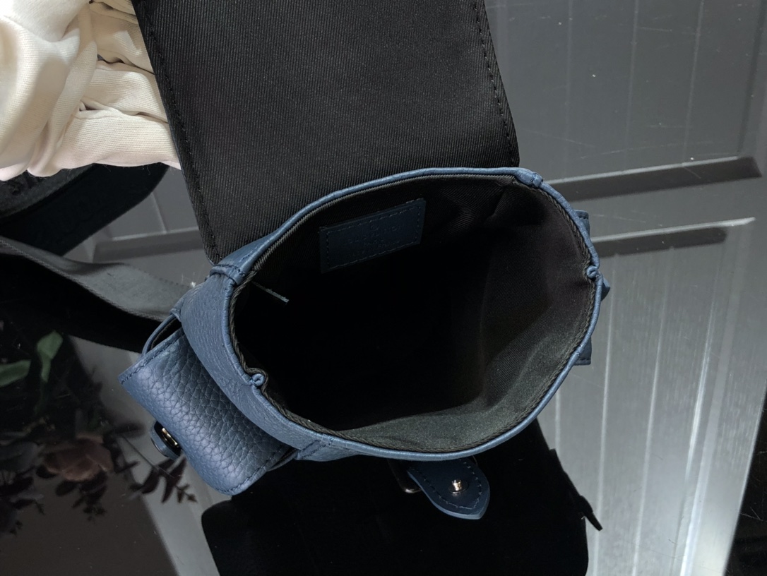 L*ouis V*uitton Top Bag 14*19.5*5cm