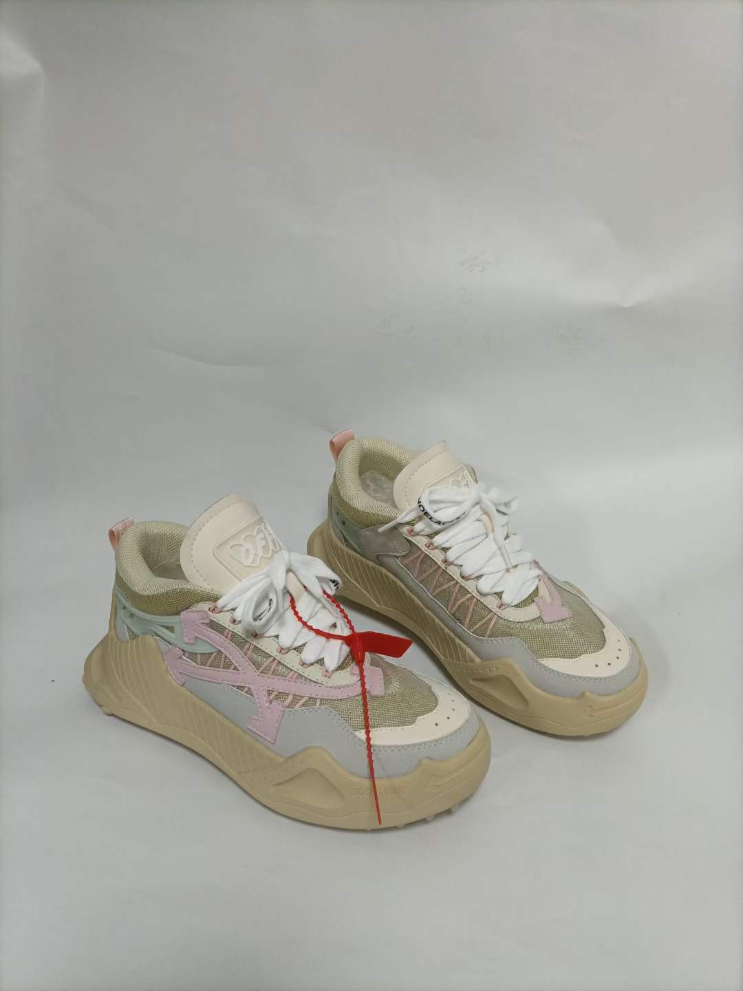 Men O*ff W*hite Top Sneaker