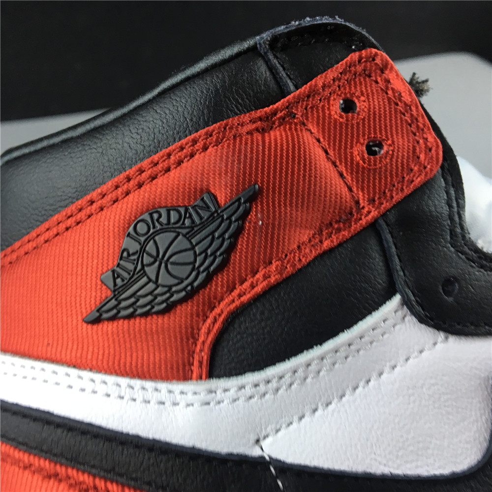 Air Jordan 1 satin WMNS BLACK TOE CD0461-016