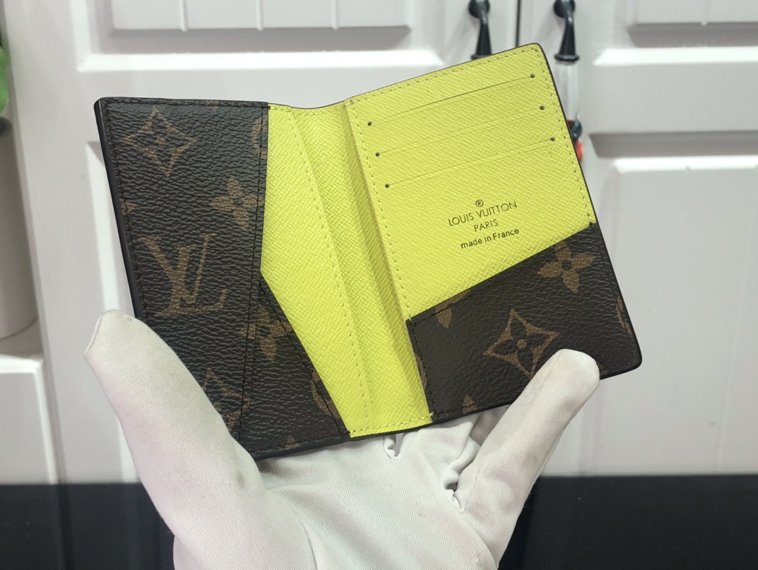 L*ouis V*uitton Bag Top Quality 8*11*1CM