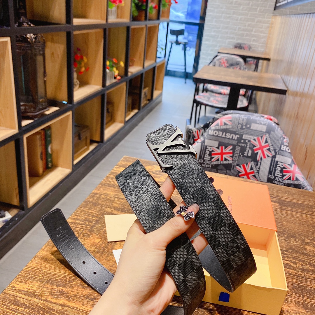 L*ouis V*uitton Belts Top Version