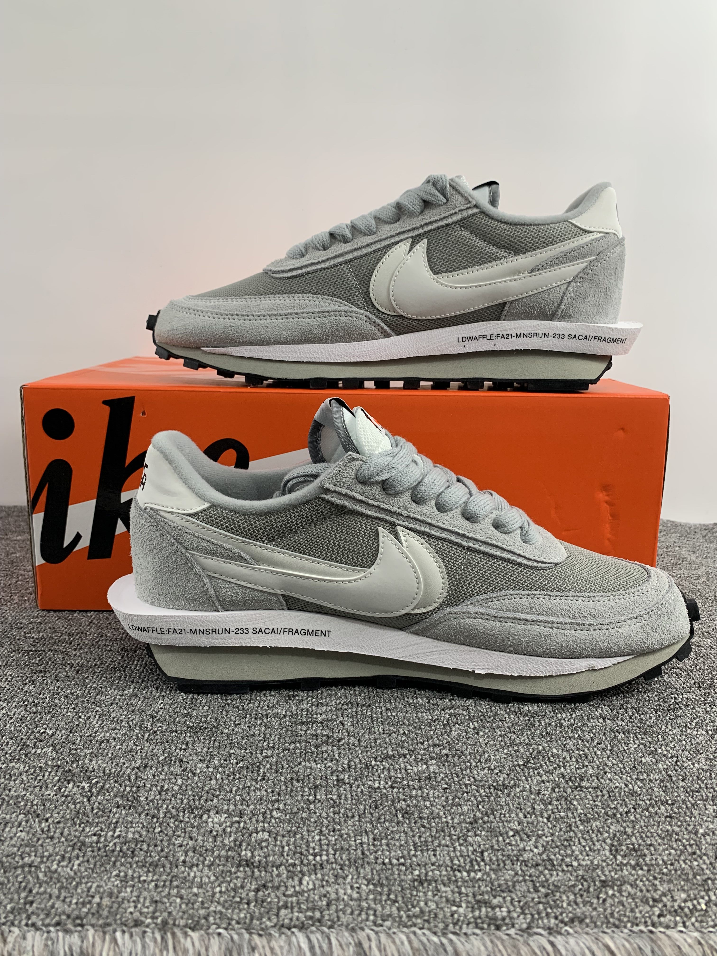 from fragment x sacai x Nike LDWaffle DH2684-001