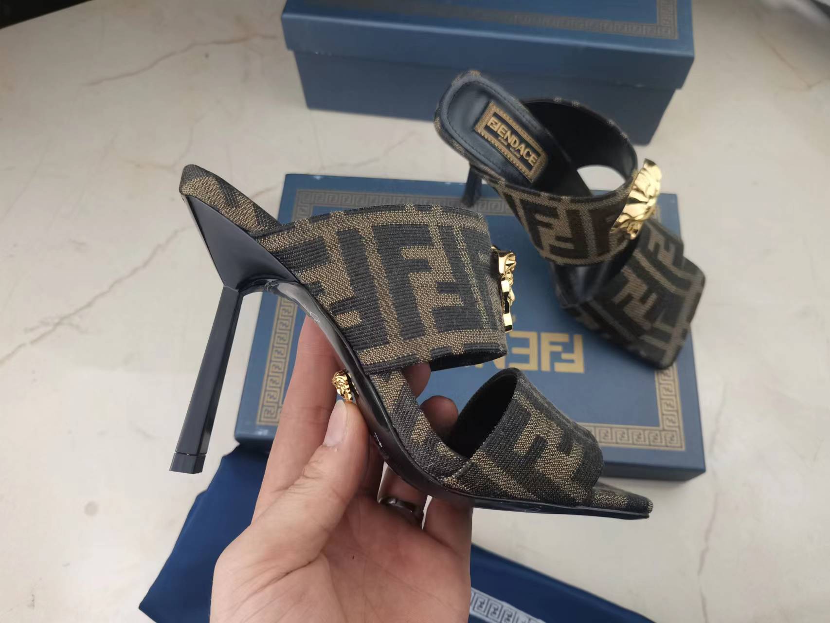 Women F*endi Top Quality Sandals