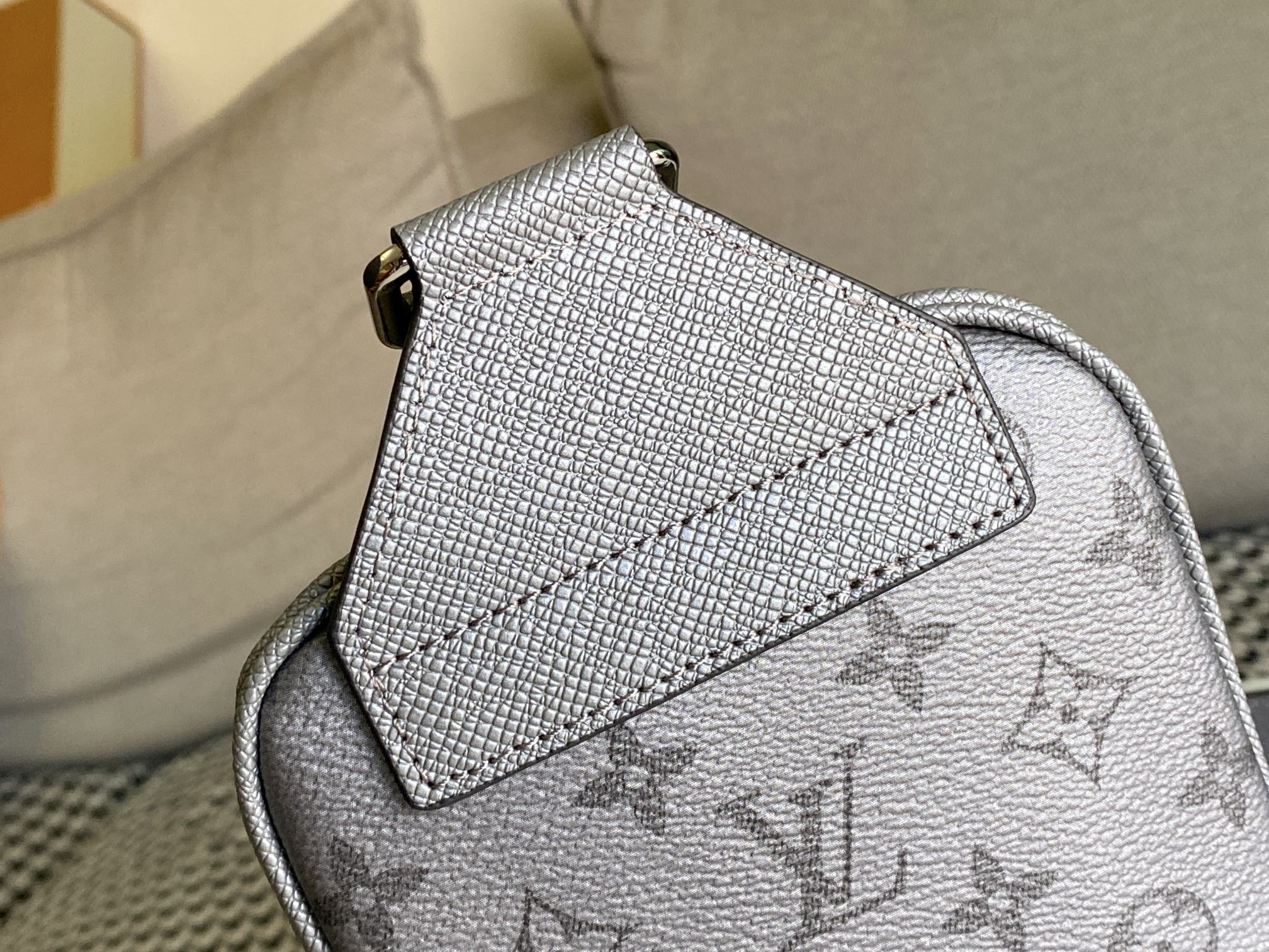 L*ouis V*uitton Bag Top Quality 13*21*5CM