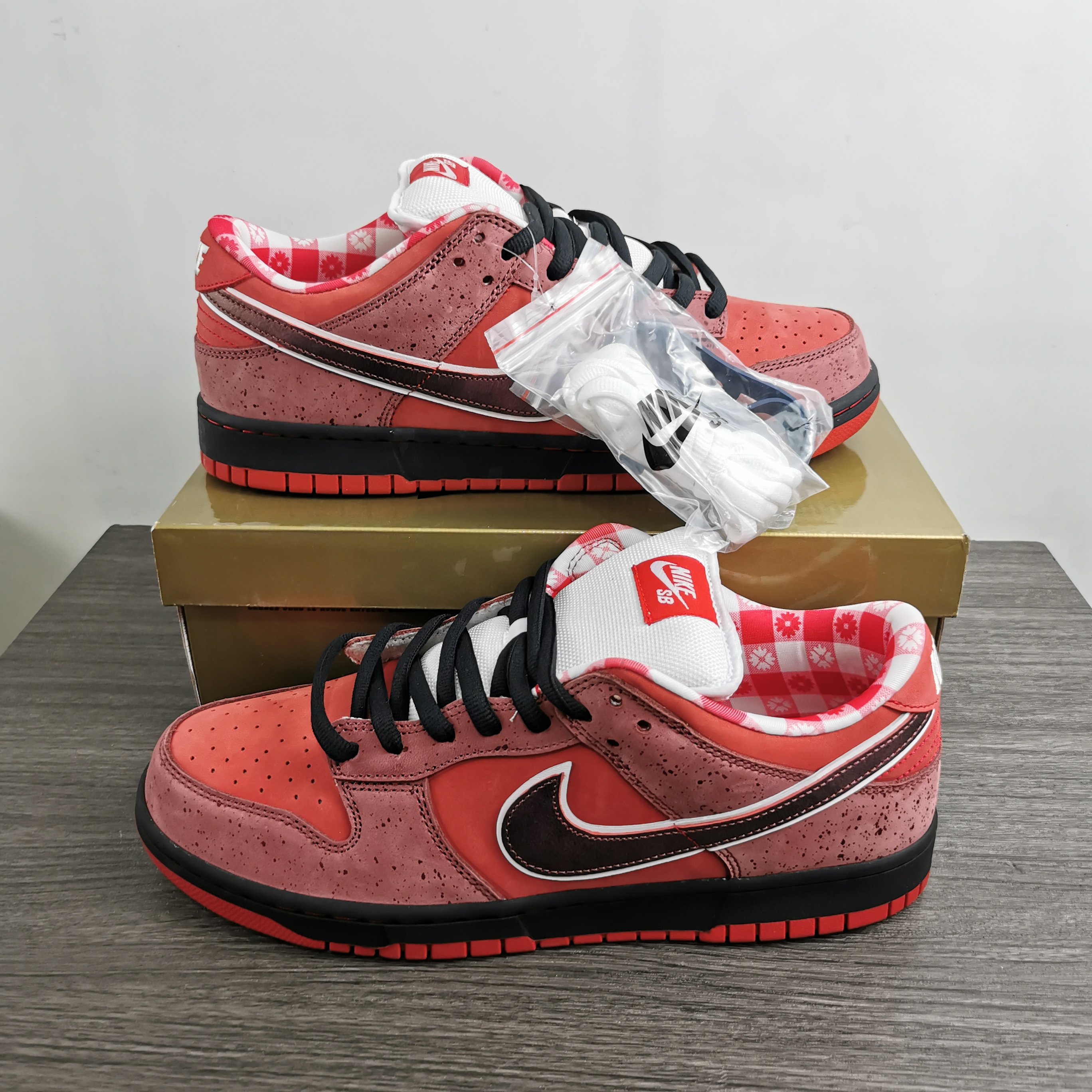 from Nike SB Dunk Low Sb Lobster 313170-661