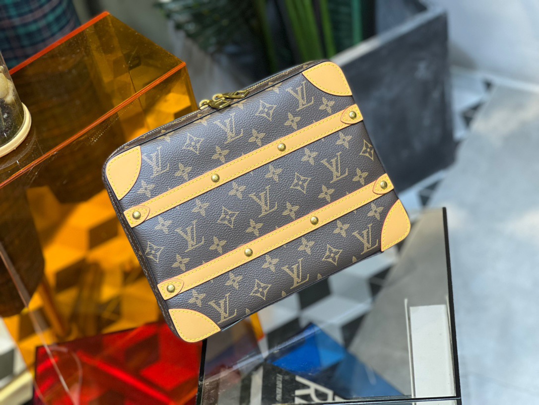 L*ouis V*uitton soft trunk Postman