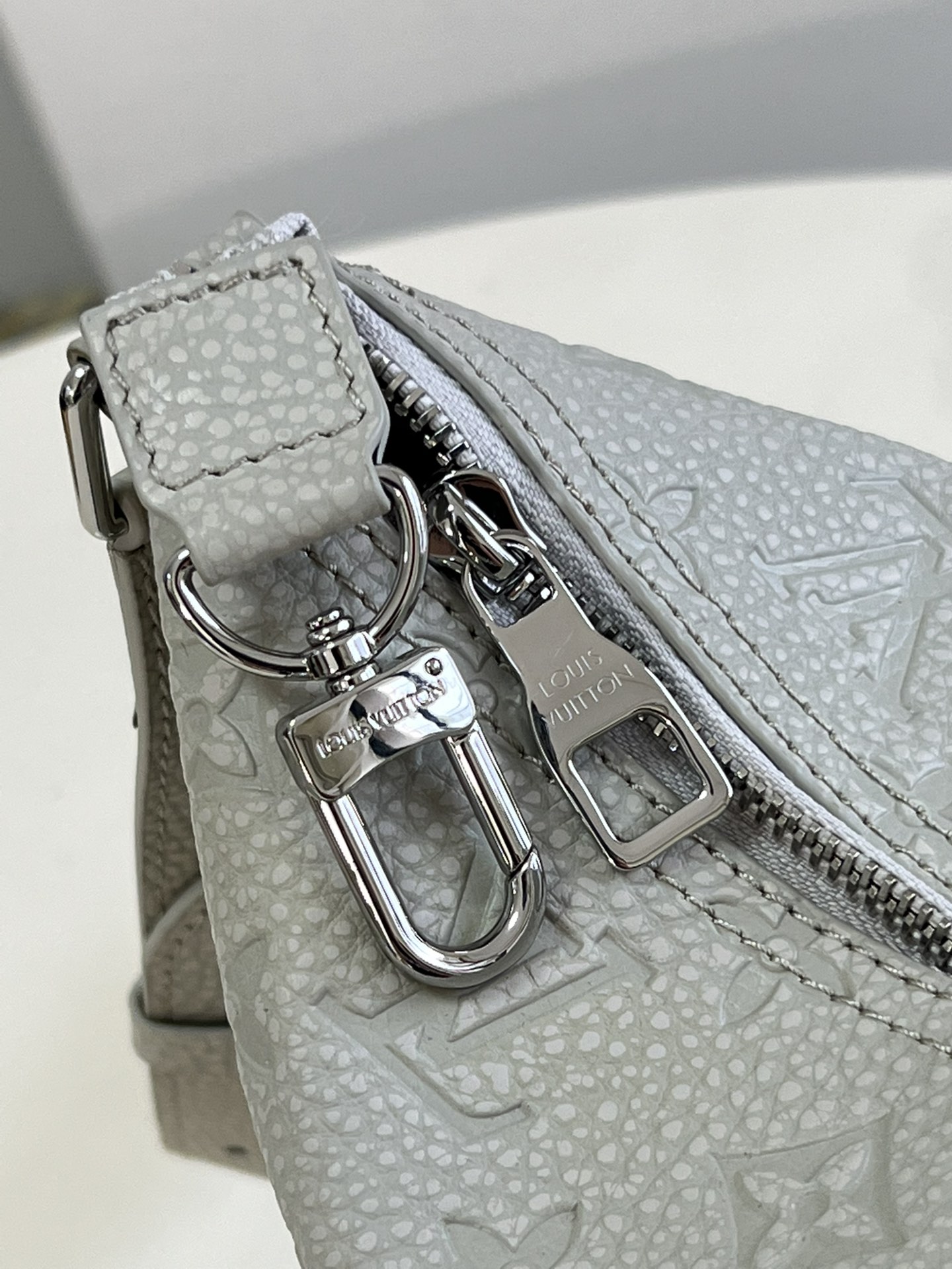 L*ouis V*uitton Top Bag 17*24*8.5CM