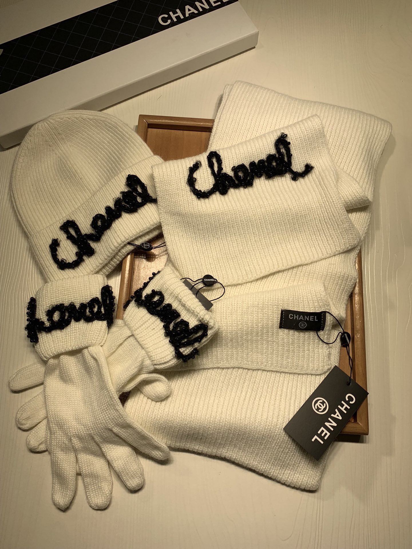Copy Women Men Hat+Gloves+The scarf C*hanel