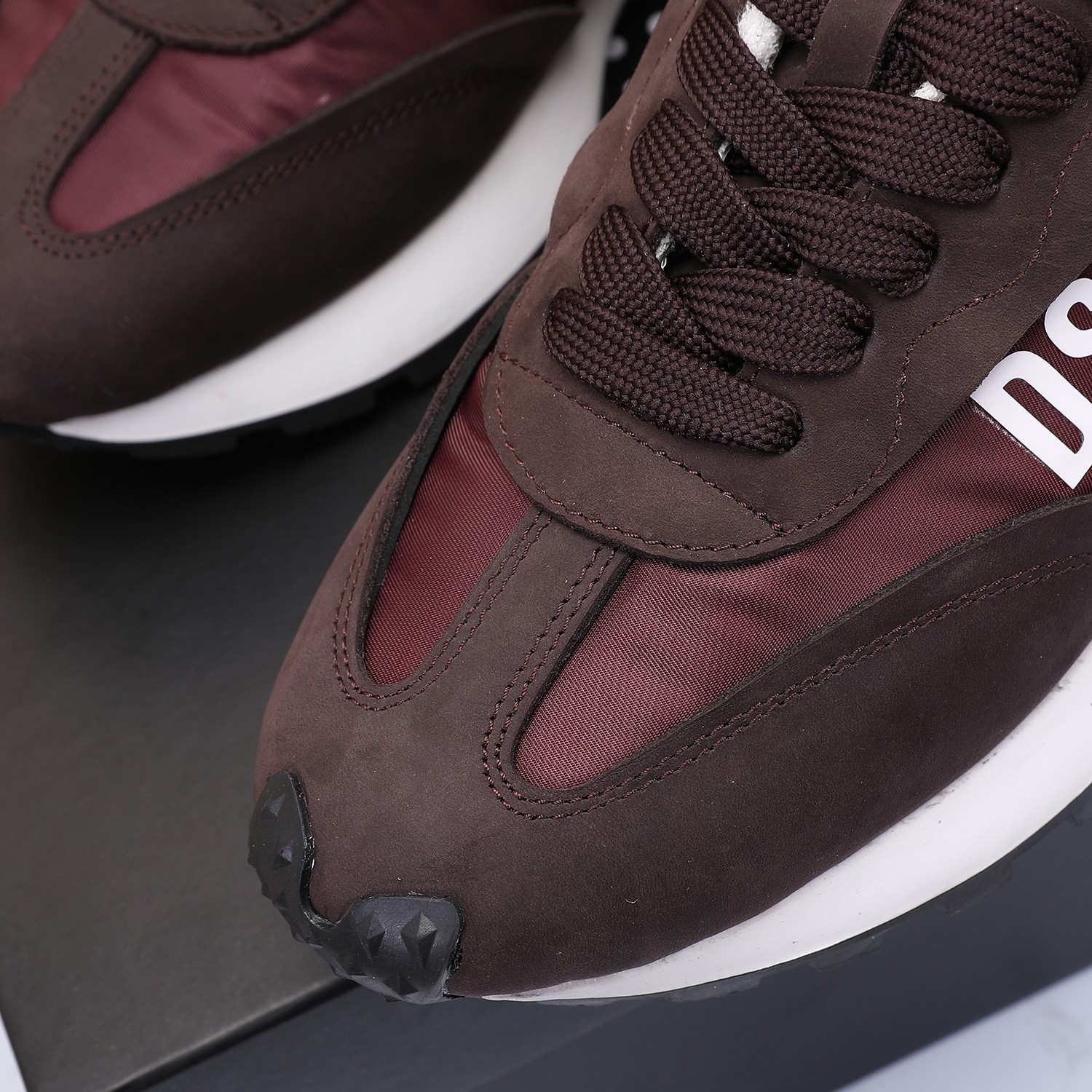 Men O*ff W*hite Top Sneakers