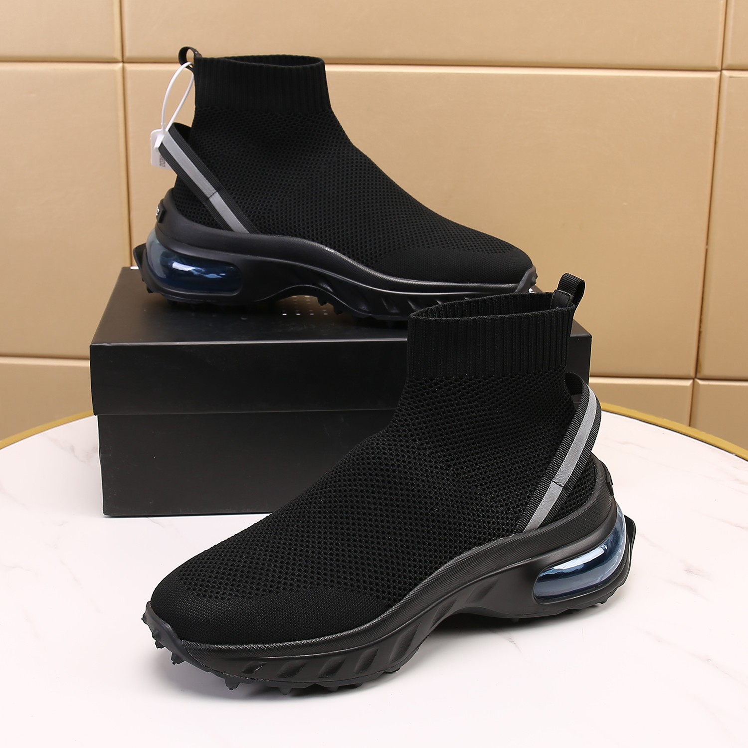 Men O*ff W*hite Top Sneakers