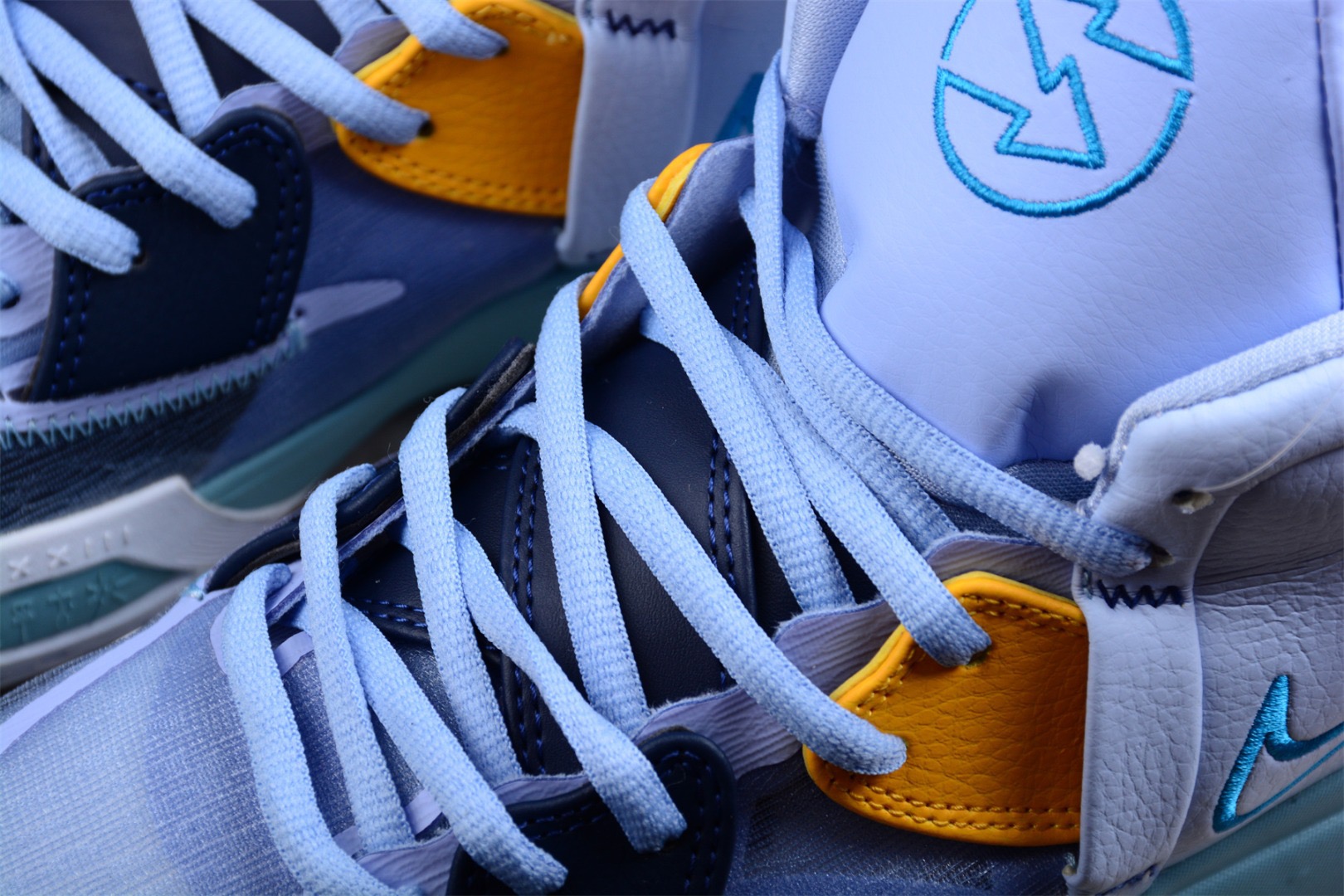 NIKE Kyrie 8 infinity