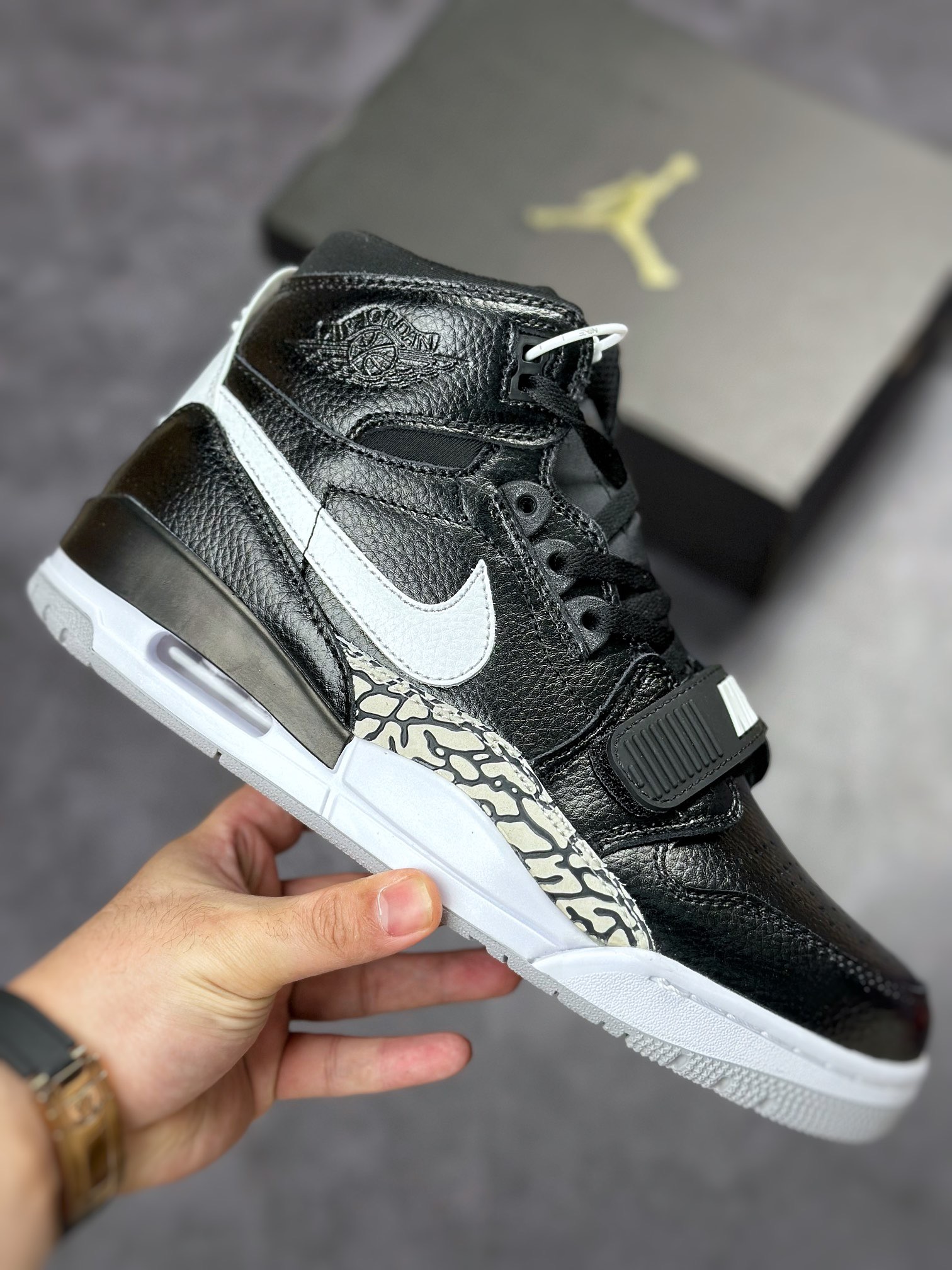 NIKE Air Jordan Legacy 312