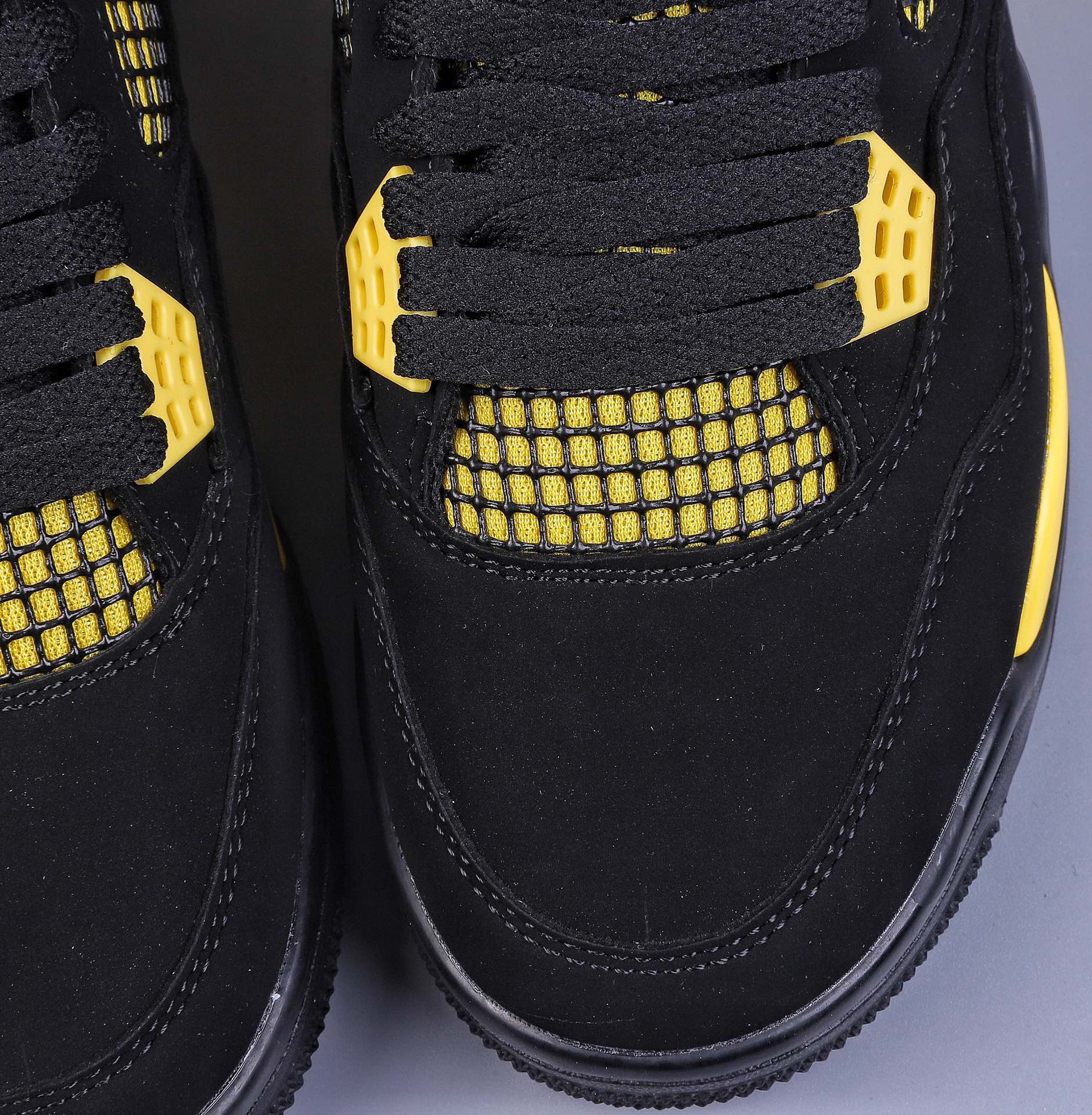 Nike Air Jordan 4 Retro