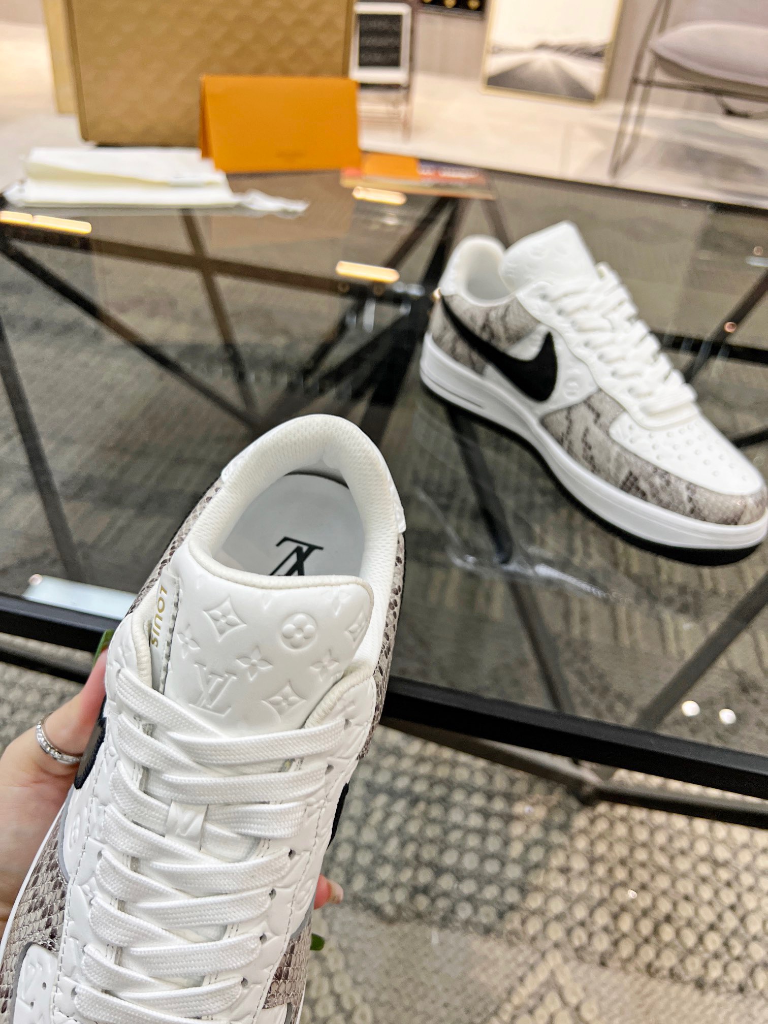 Men Women L*ouis V*uitton x NIKE Sneakers Maikesneakers