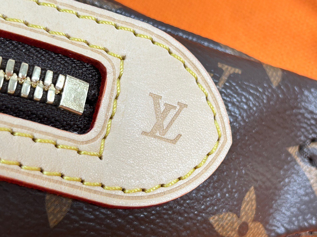 L*ouis V*uitton Top Bag