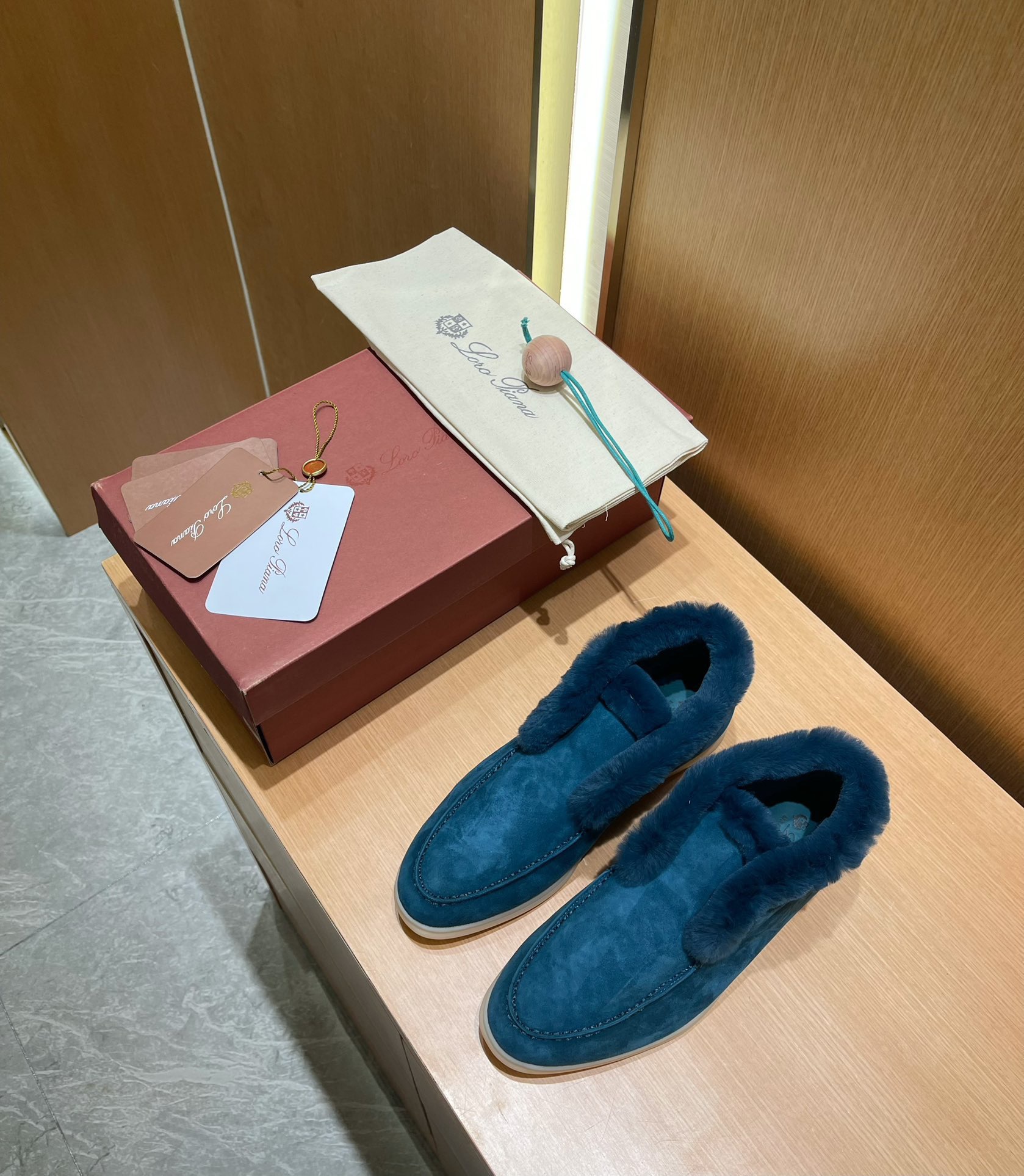 Women L*oro P*iana Top Loafer ()