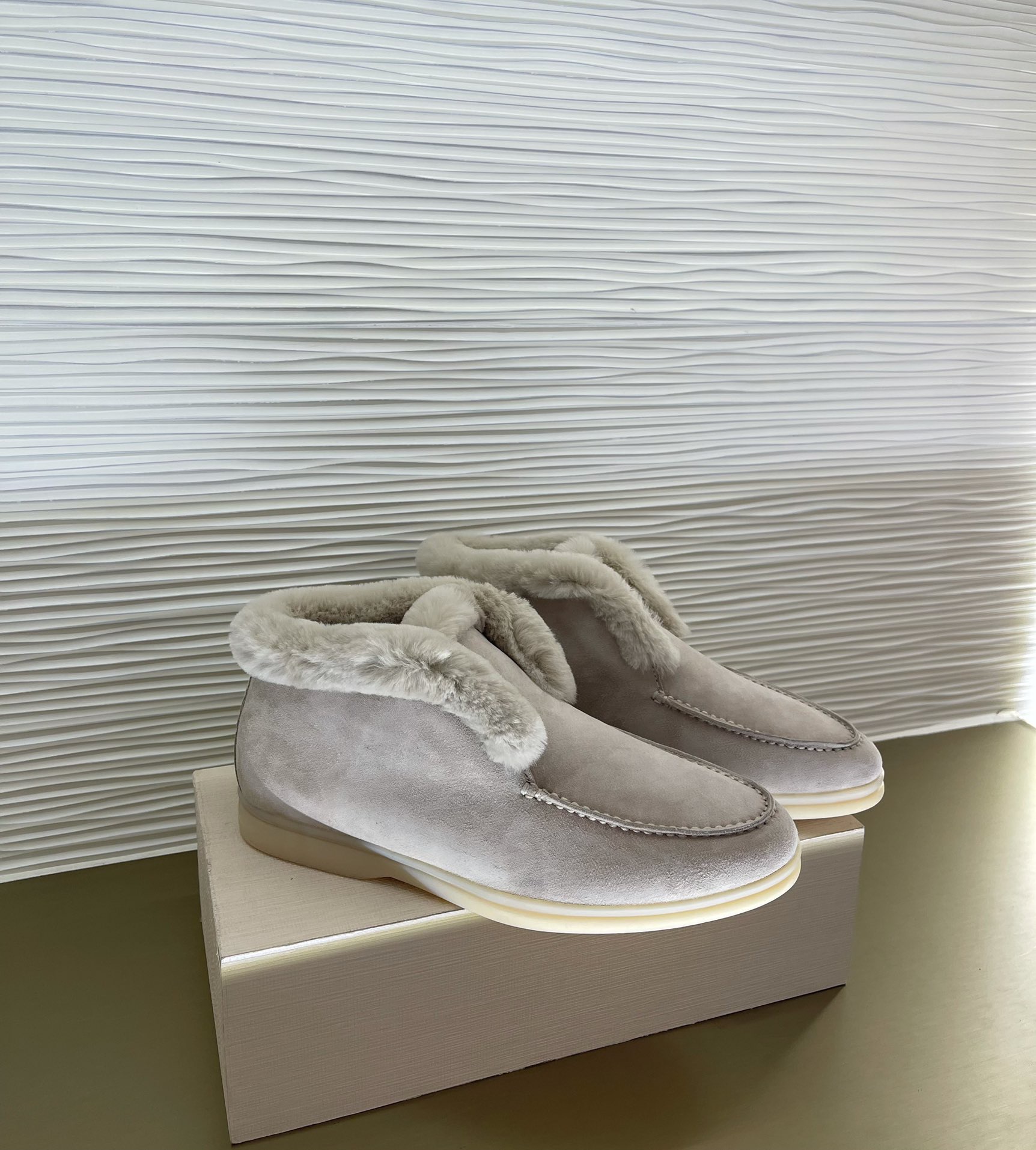 Women L*oro P*iana Top Loafer ()