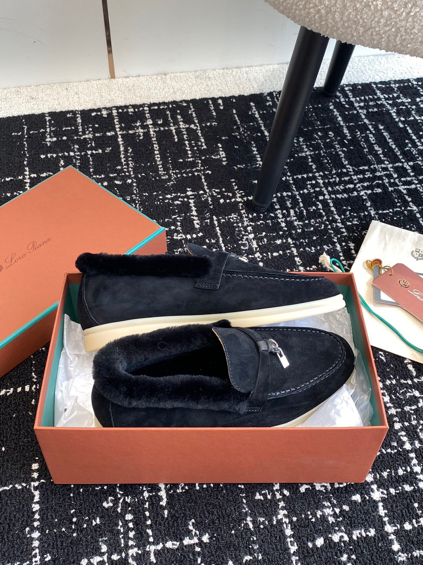 Women L*oro P*iana Top Loafer ()