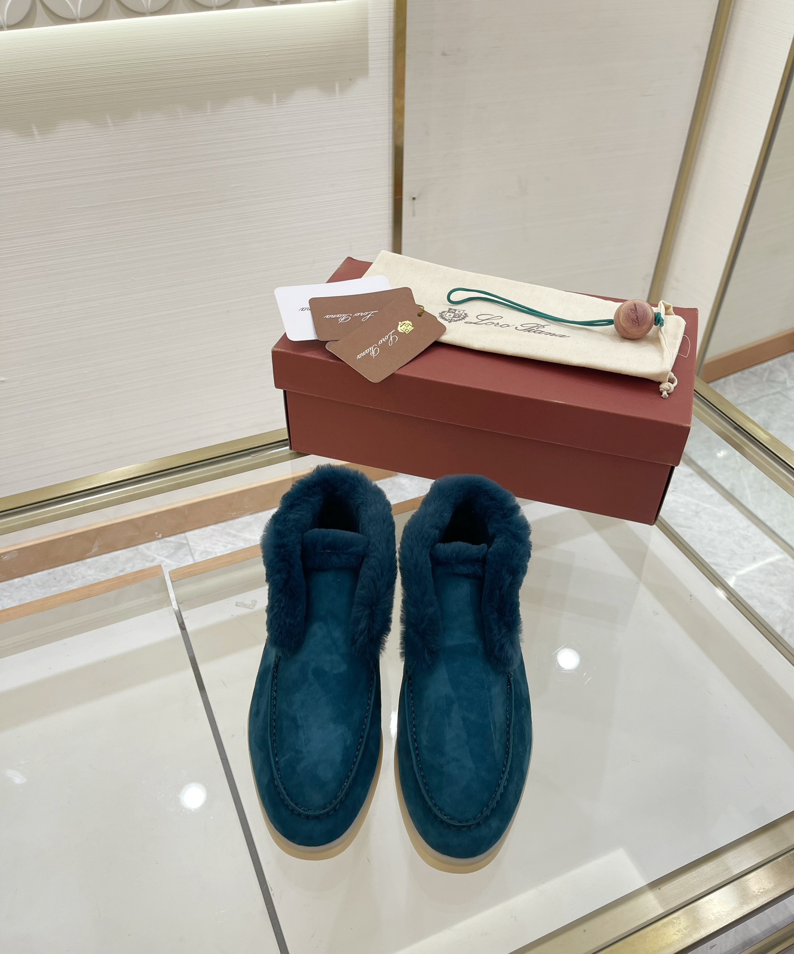 Women L*oro P*iana Top Loafer ()