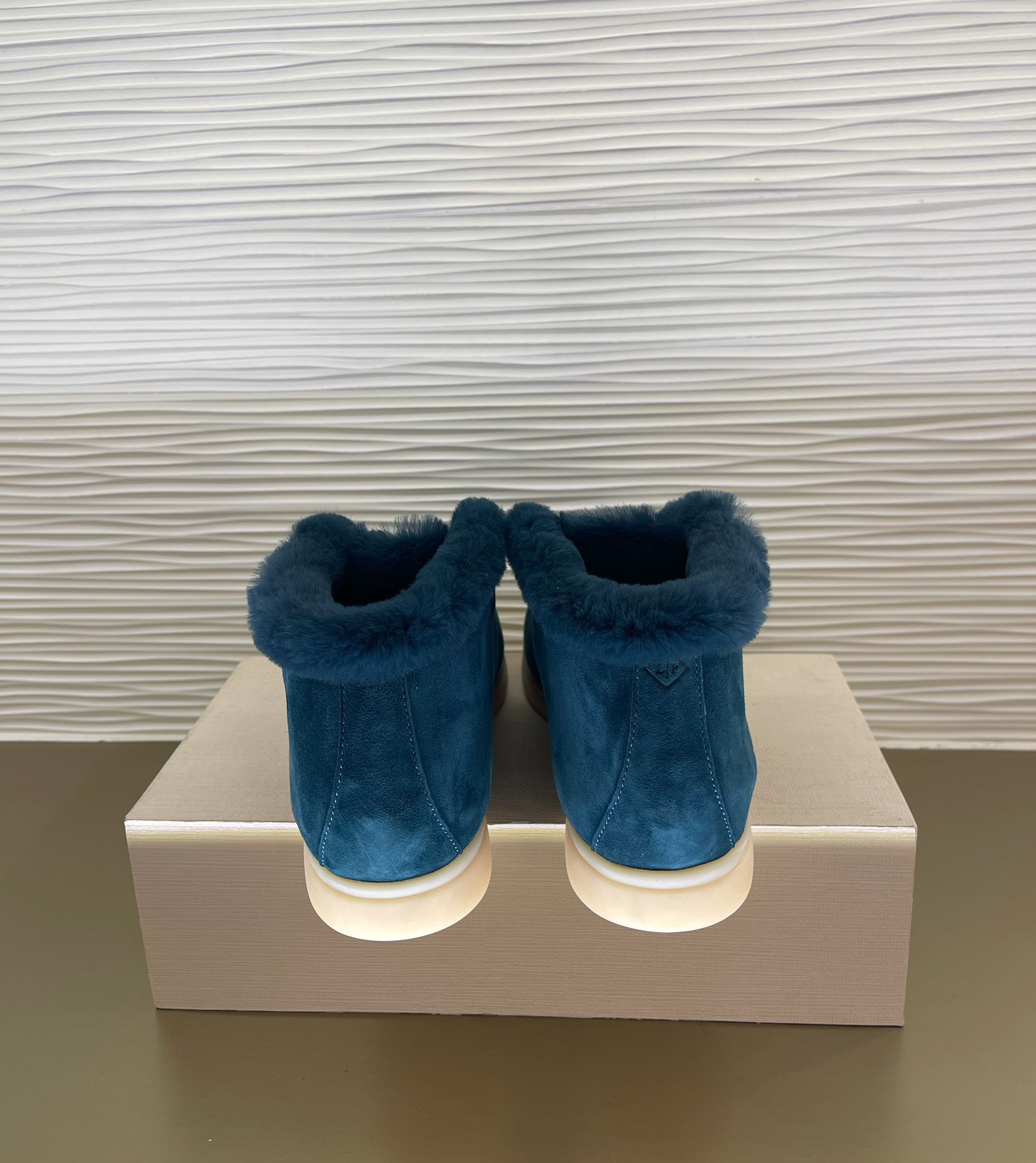 Women L*oro P*iana Top Loafer ()