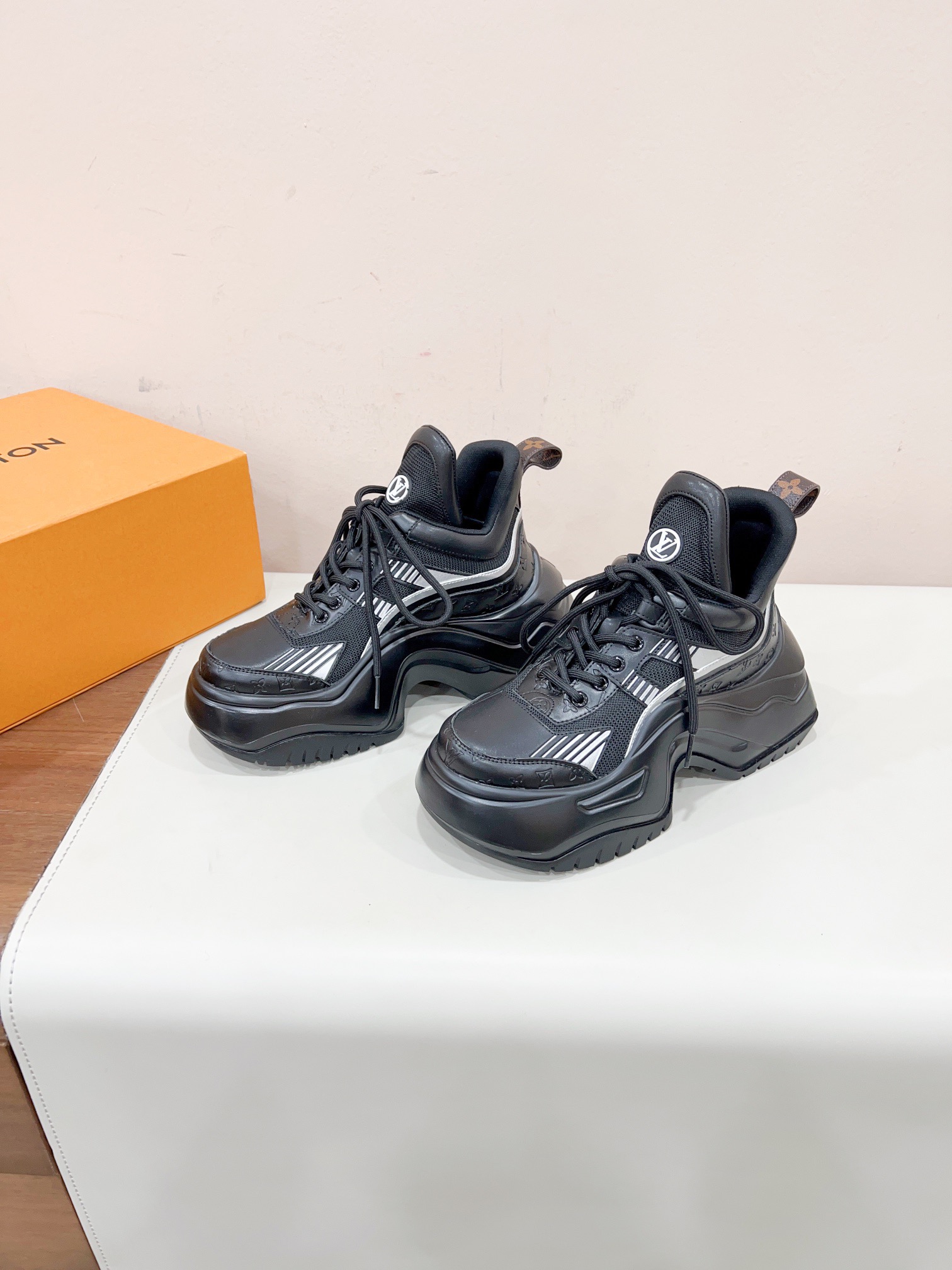 Women L*ouis V*uitton Top Sneaker