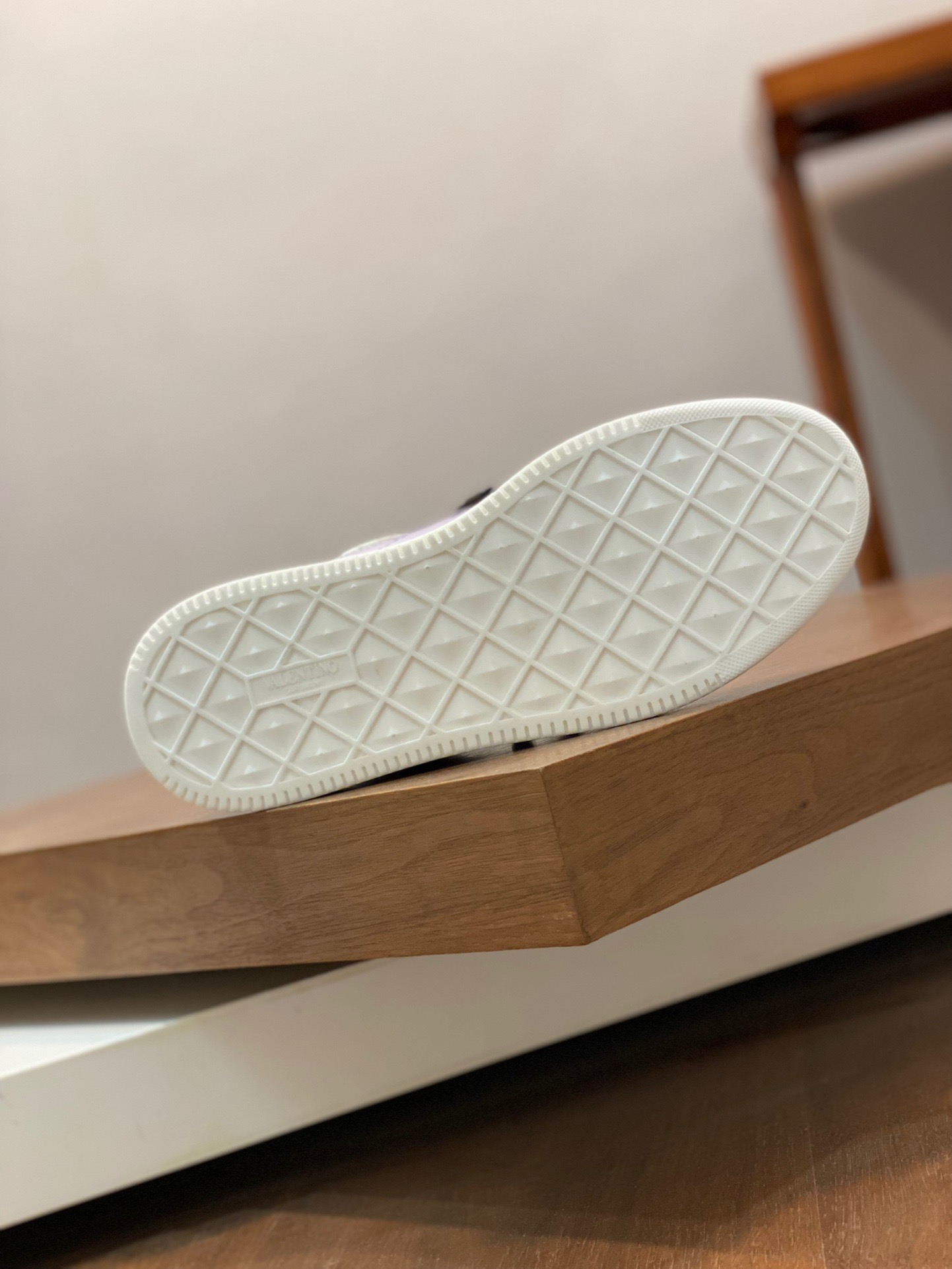 Men Women 𝑉*𝐴𝐿𝐸𝑁𝑇𝐼𝑁𝑂 Top Sneaker