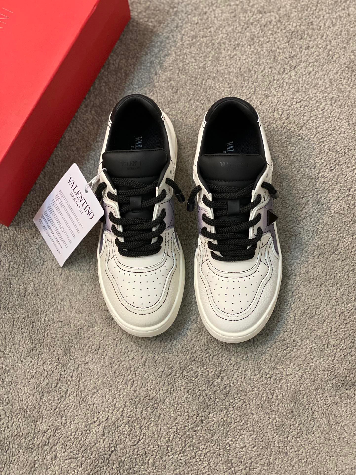 Men Women 𝑉*𝐴𝐿𝐸𝑁𝑇𝐼𝑁𝑂 Top Sneaker