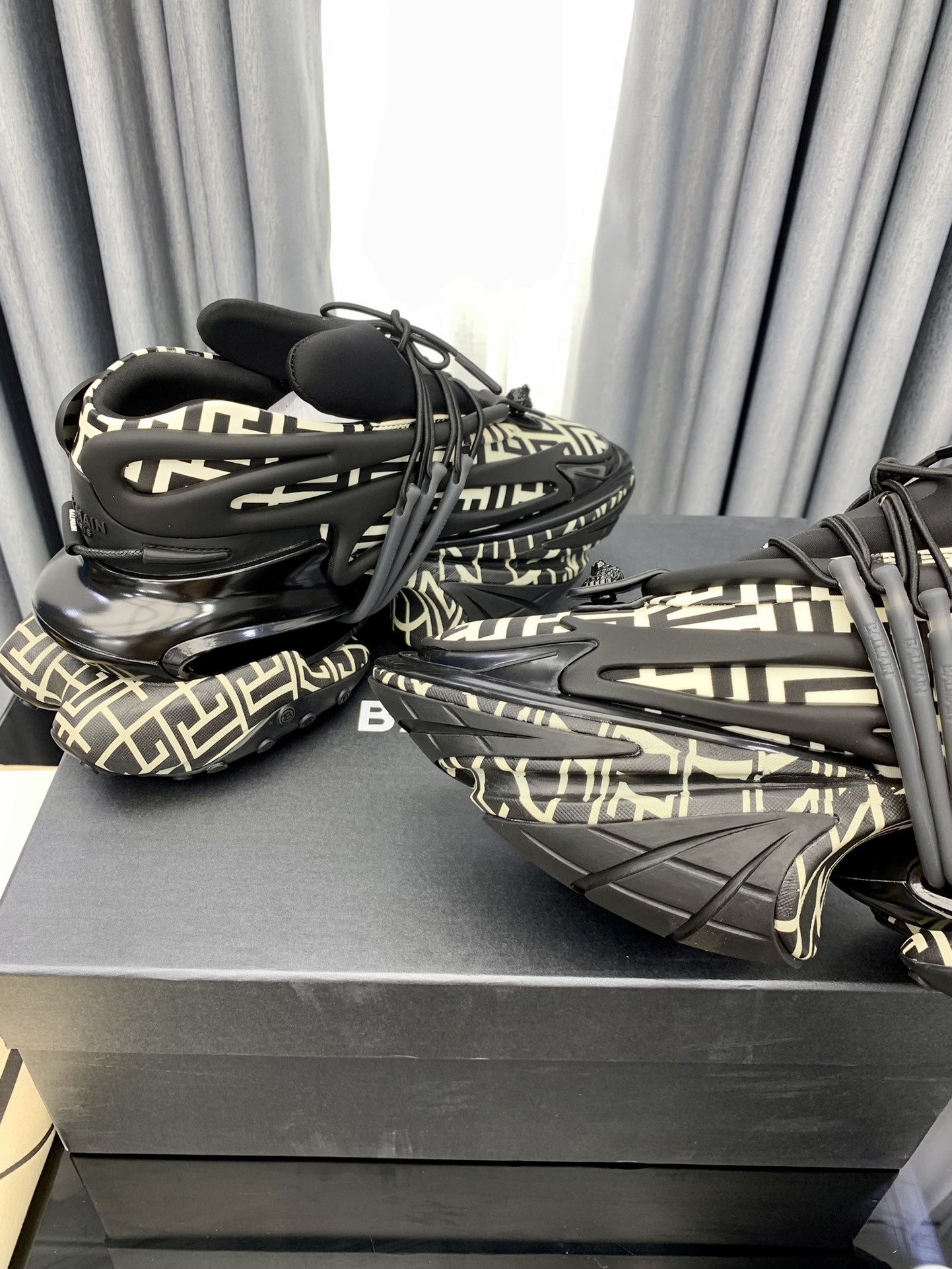 Women B*almain Top Sneaker