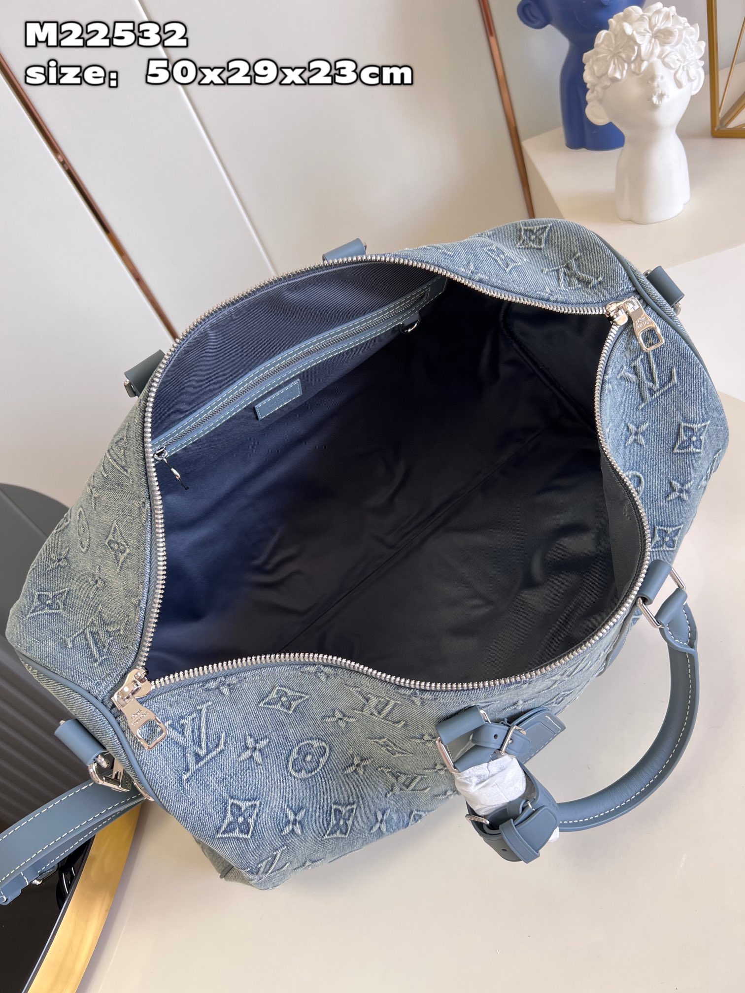 L*ouis V*uitton Top Bag m22532