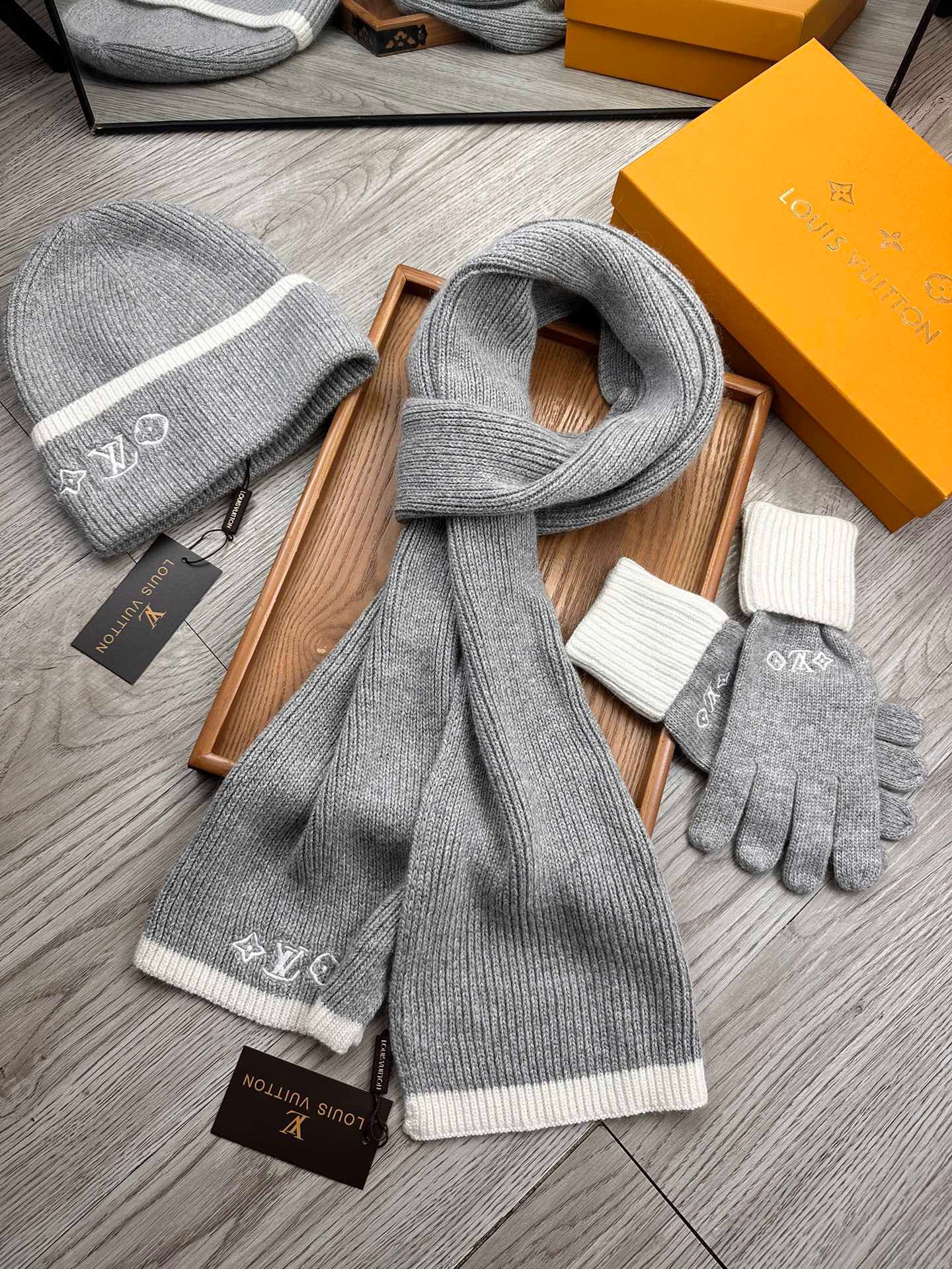 Women Men Hat+Gloves+The scarf L*V