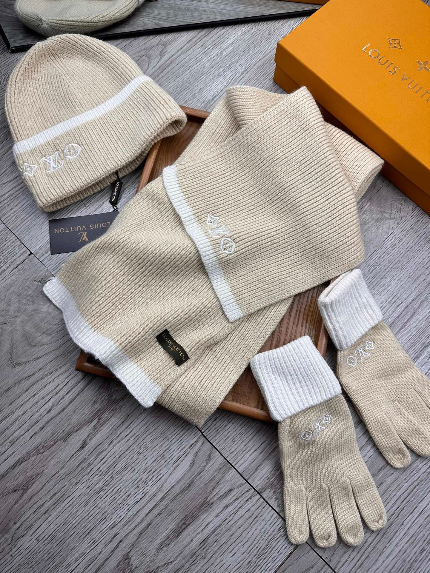 Women Men Hat+Gloves+The scarf L*V