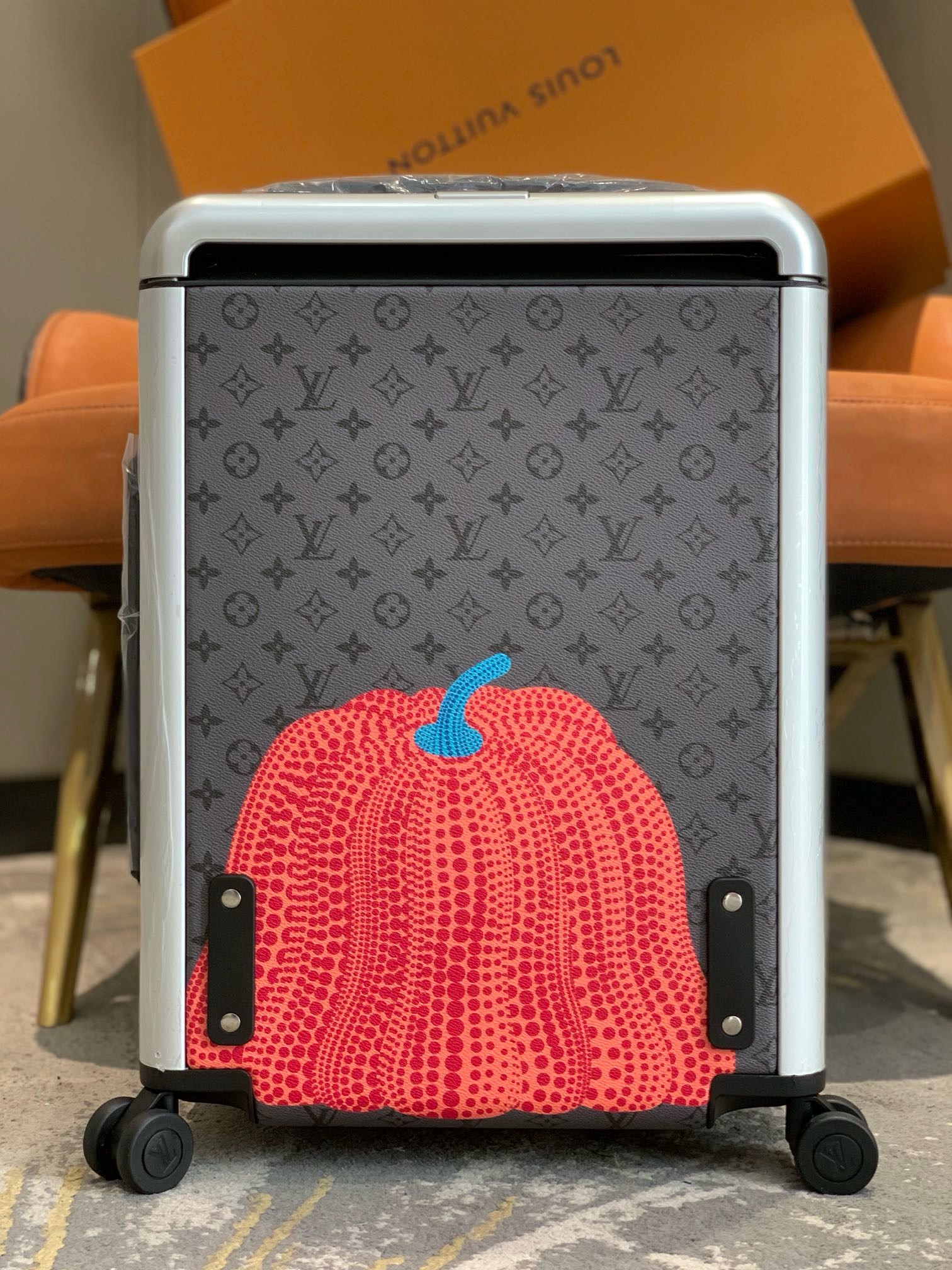 L*ouis V*uitton Luggage