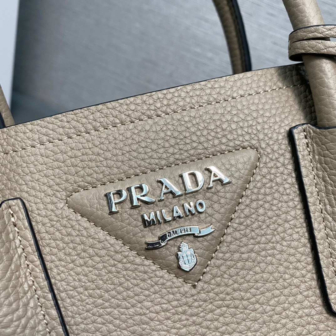 P*rada Bag Top Quality