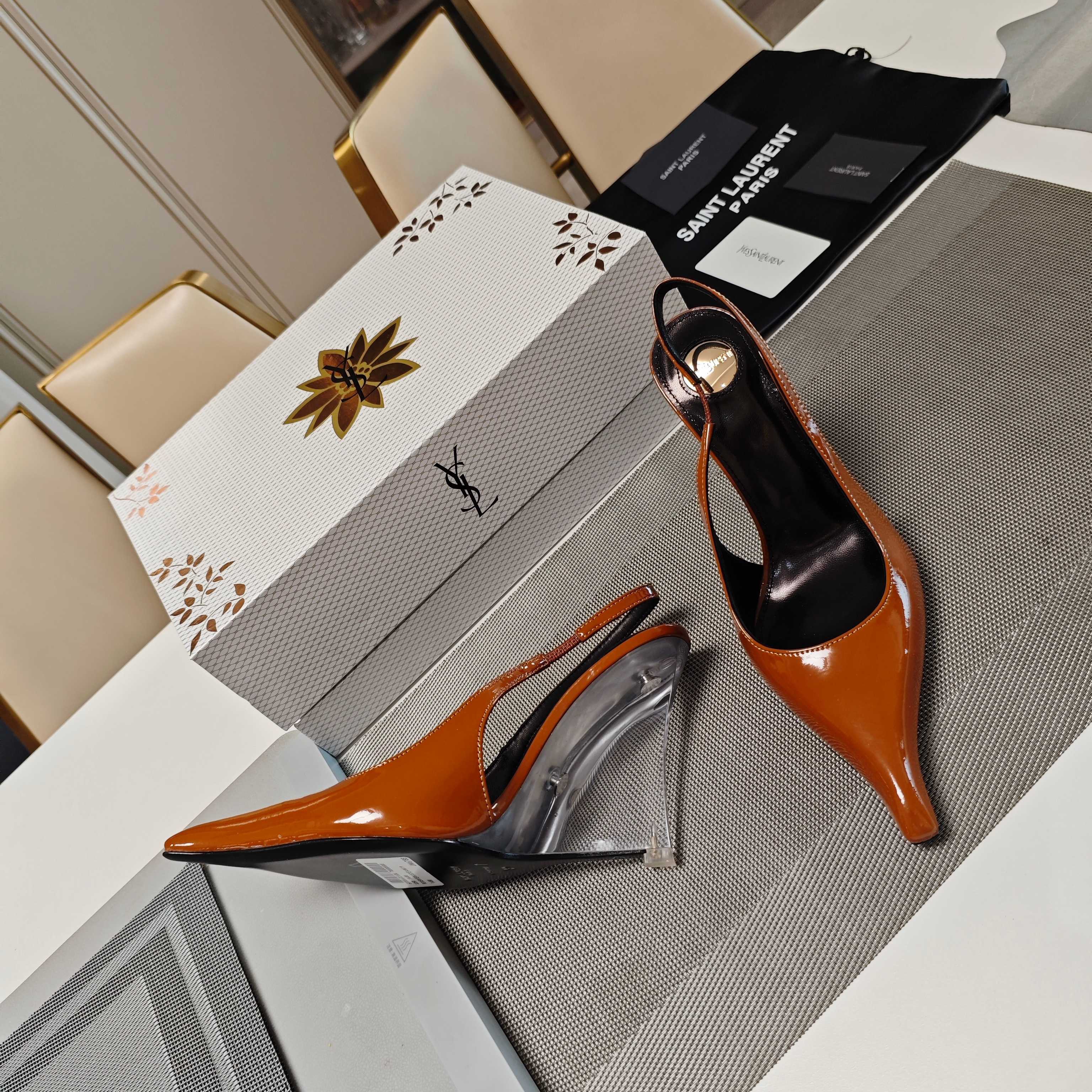 Women Y*SL Top Pumps