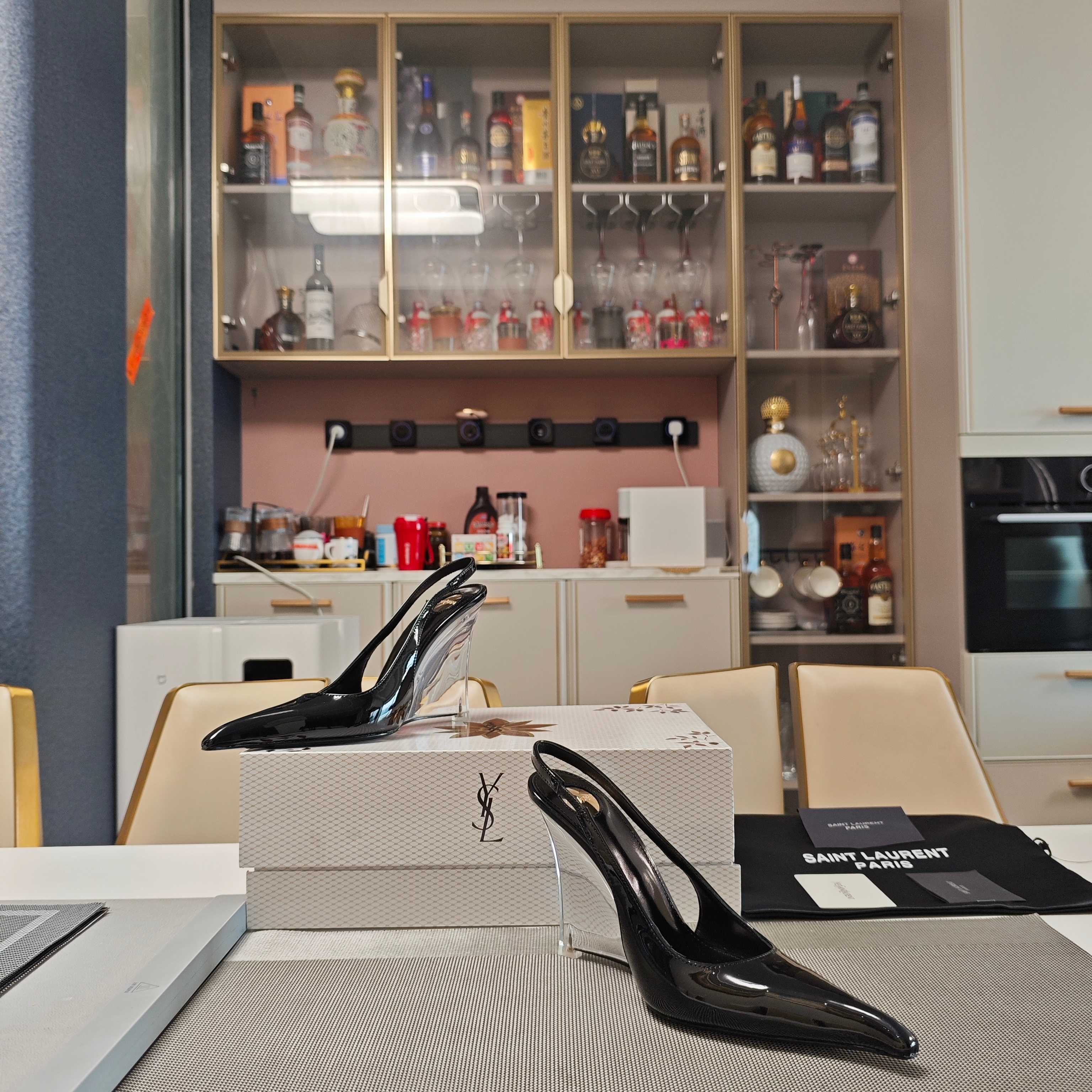 Women Y*SL Top Pumps