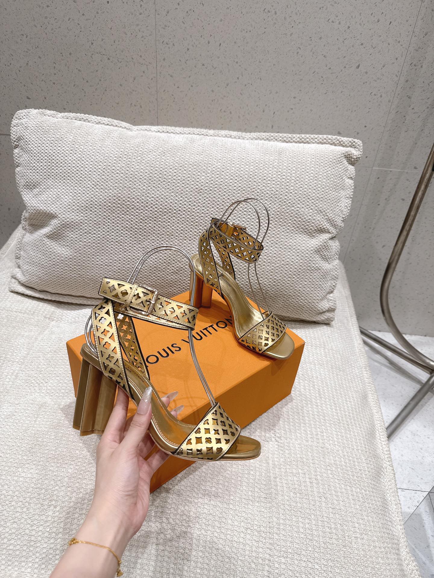 Women L*ouis V*uitton Top Sandals